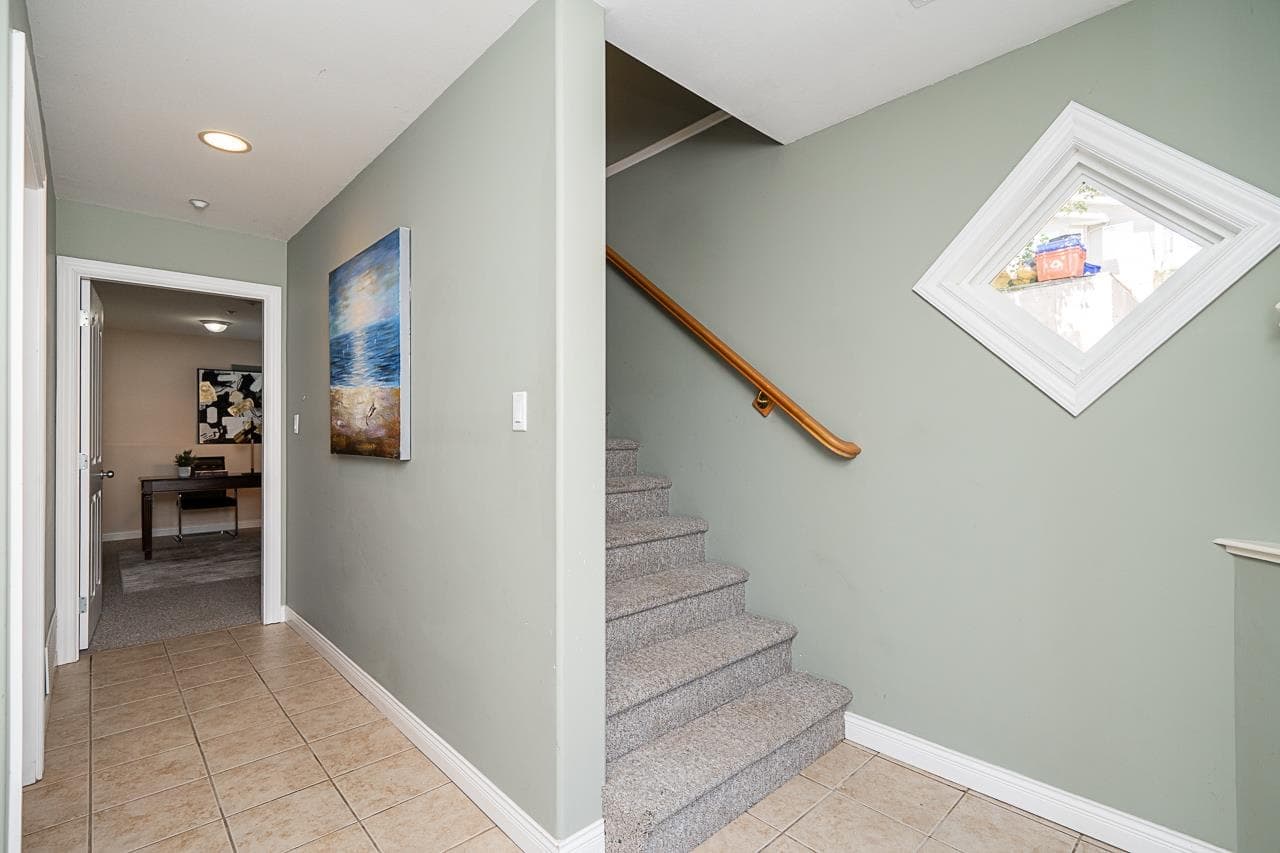 15645 Pacific Avenue, White Rock, V4B 1S1 — photo 2