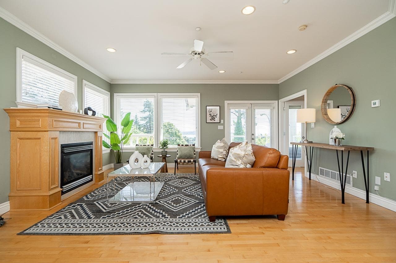 15645 Pacific Avenue, White Rock, V4B 1S1 — photo 3
