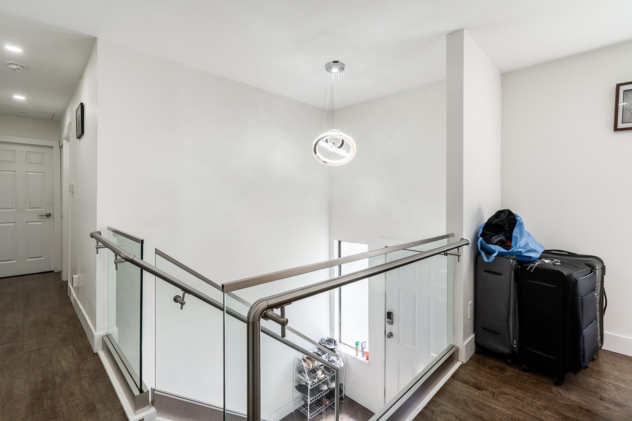 7902 Heron Street, Mission, V2V 6A1 — photo 3