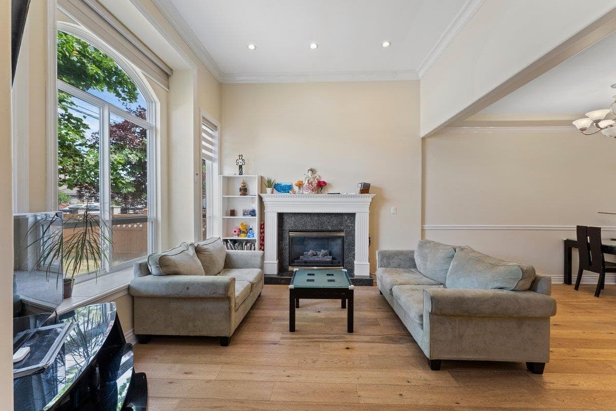 7770 16th Avenue, Burnaby, V3N 1P9 — photo 3