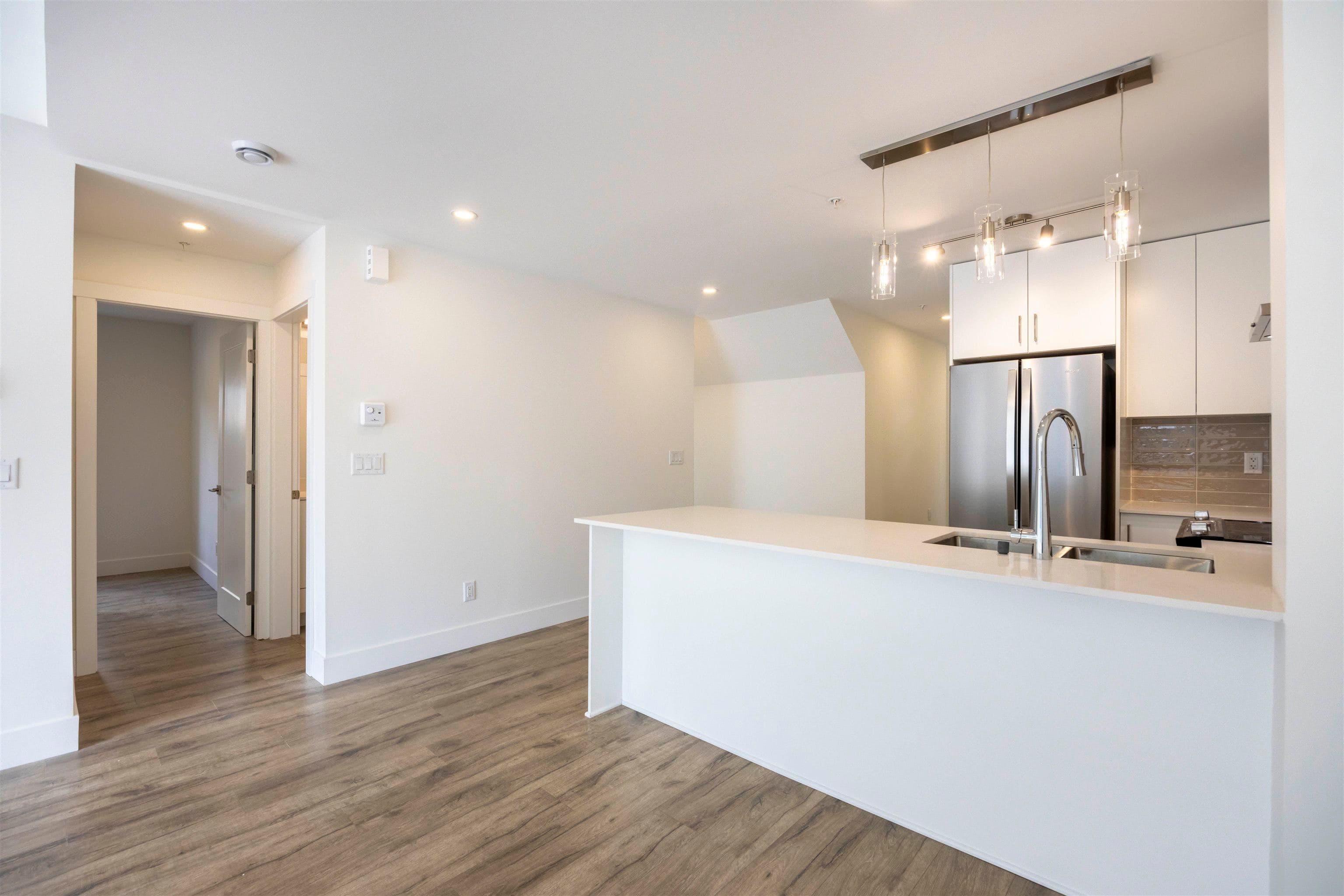 19 - 6328 King George Boulevard, Surrey, V3X 1E6 — photo 1