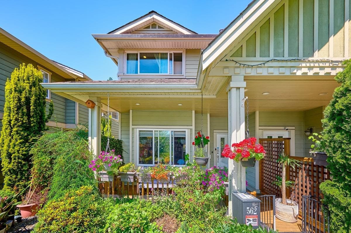 562 W Keith Road, North Vancouver, V7M 1M4 — photo 2