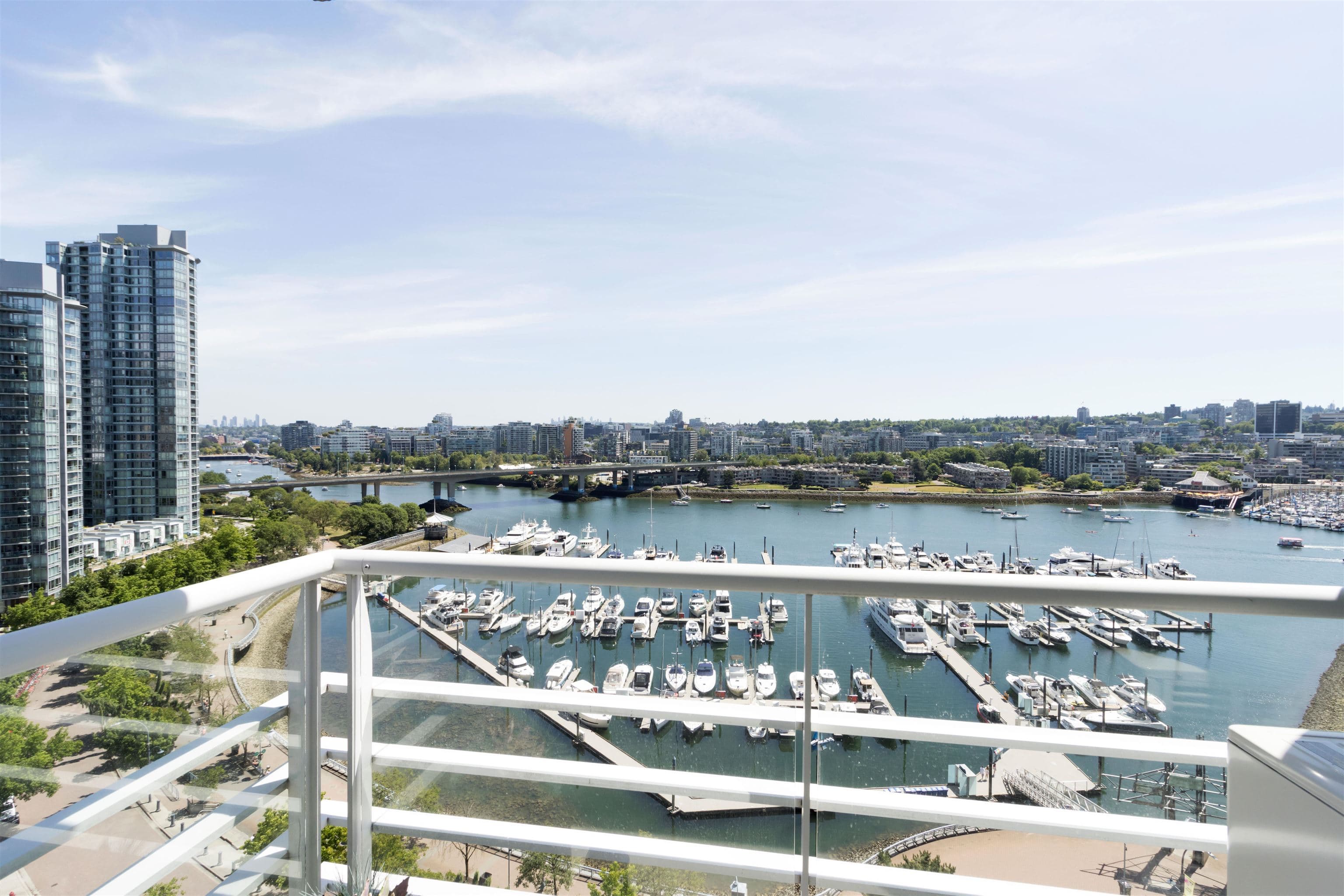 1702 - 1199 Marinaside Crescent, Vancouver, V6Z 2Y2 — photo 3