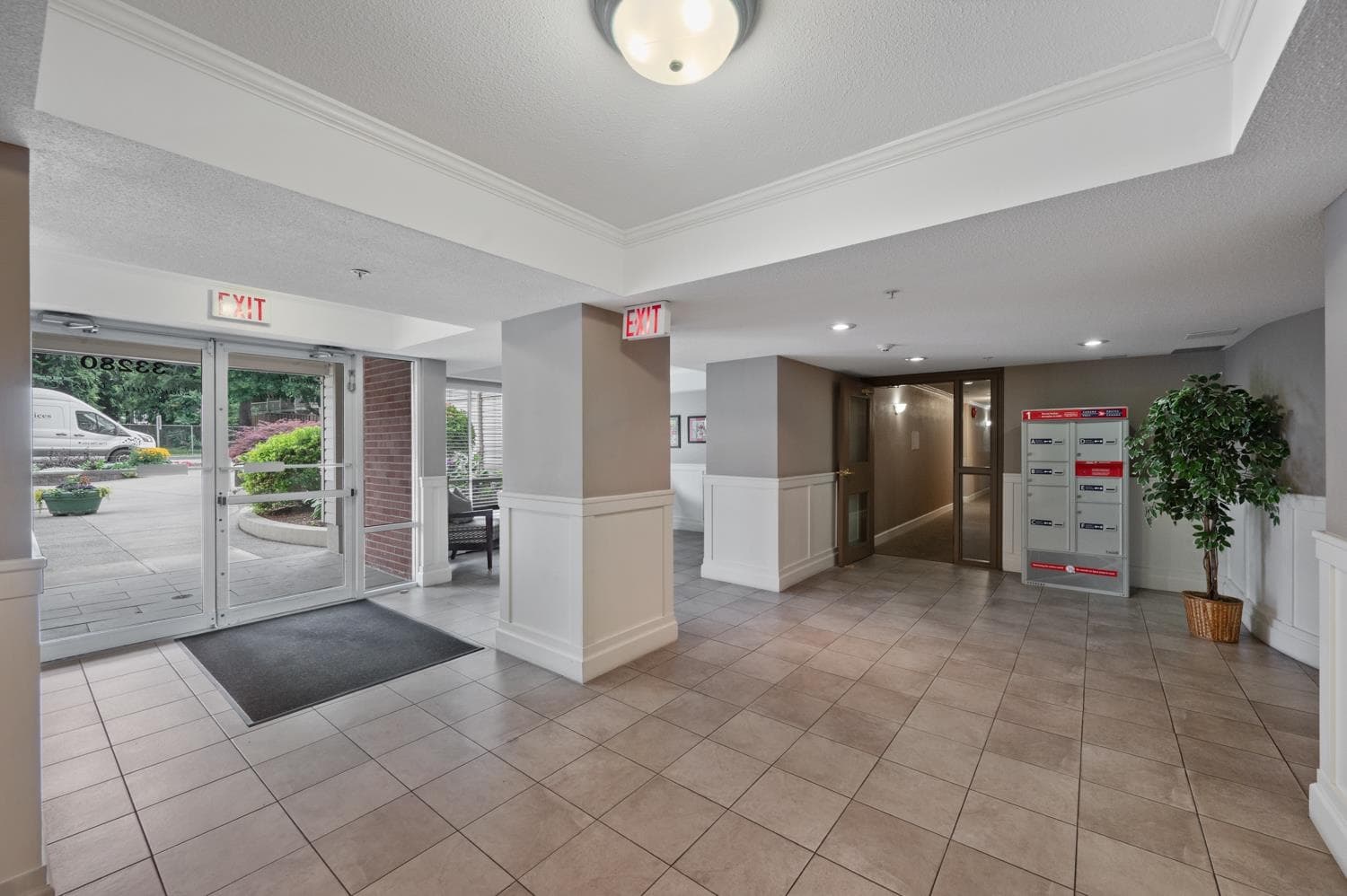 407 - 33280 E Bourquin Crescent, Abbotsford, V2S 7K2 — photo 4