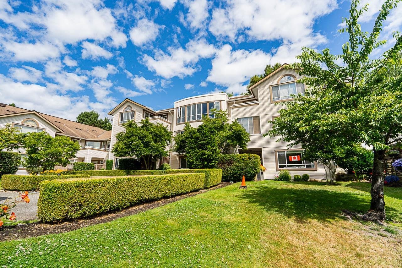 212 - 15991 Thrift Avenue, White Rock, V4B 2M9 — photo 2