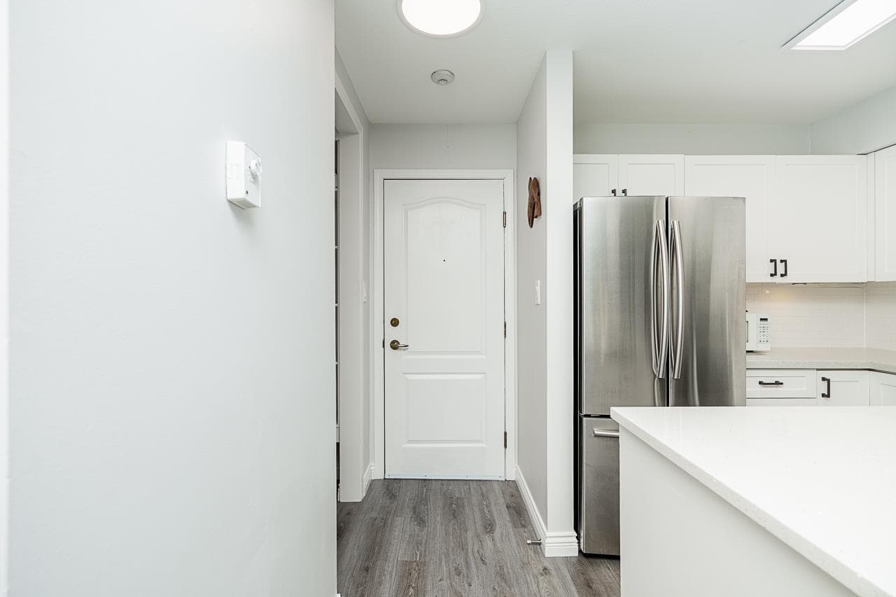 212 - 15991 Thrift Avenue, White Rock, V4B 2M9 — photo 5