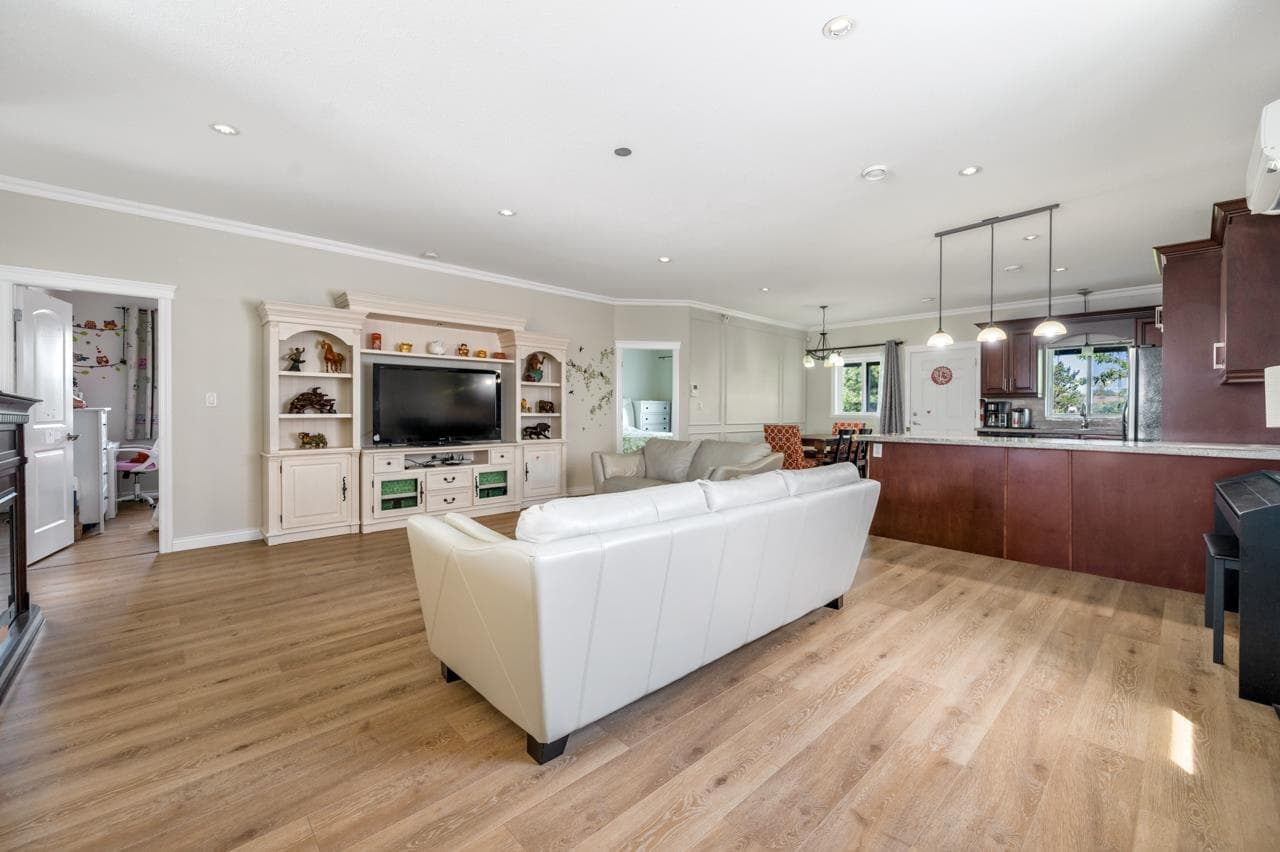 4526 Inman Avenue, Burnaby, V5G 2Y1 — photo 3