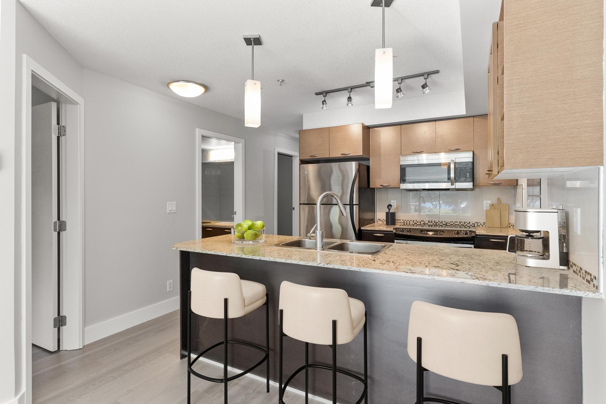 210 - 2233 Mckenzie Road, Abbotsford, V2S 4A1 — photo 2
