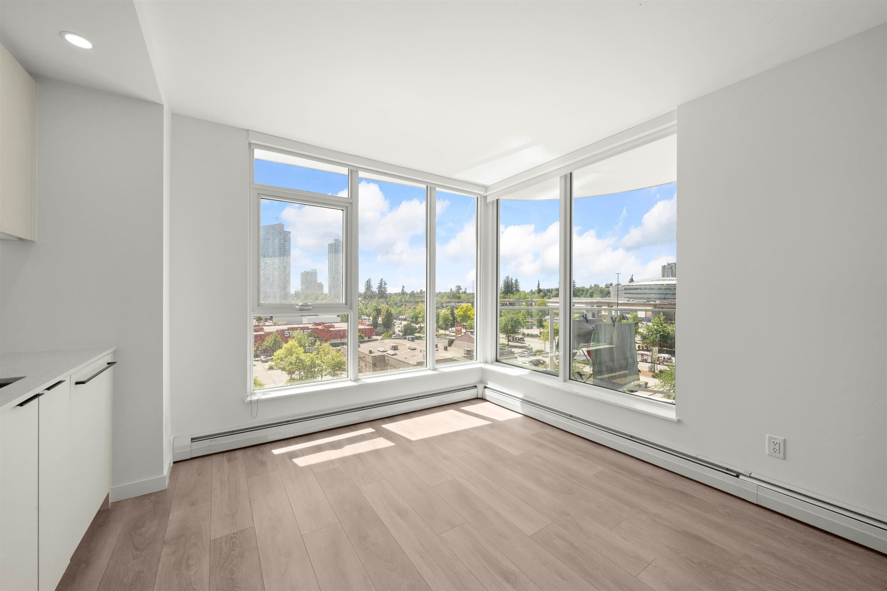 608 - 13685 102 Avenue, Surrey, V3T 0S2 — photo 2