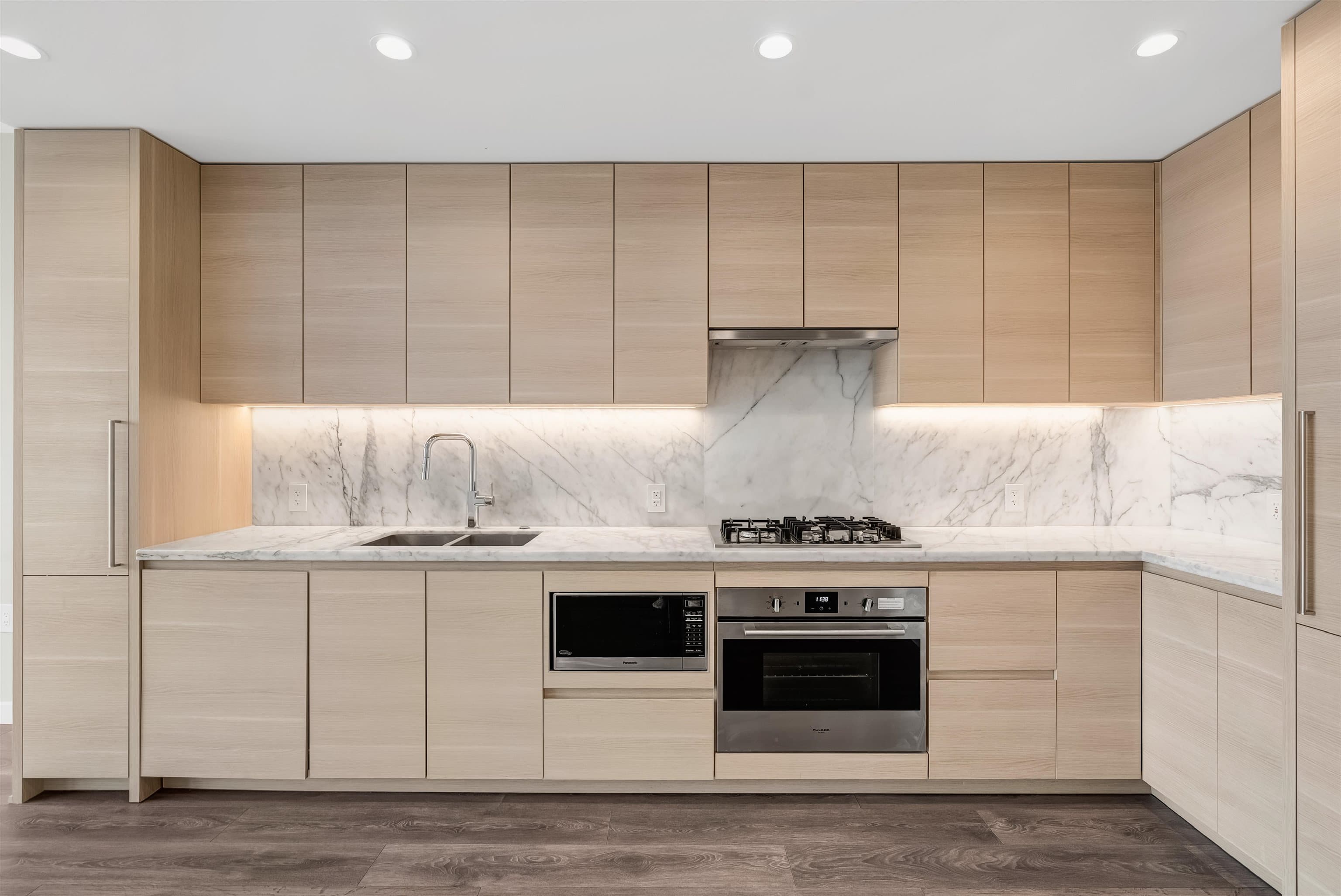 903 - 305 Morrissey Road, Port Moody, V3H 0M3 — photo 1