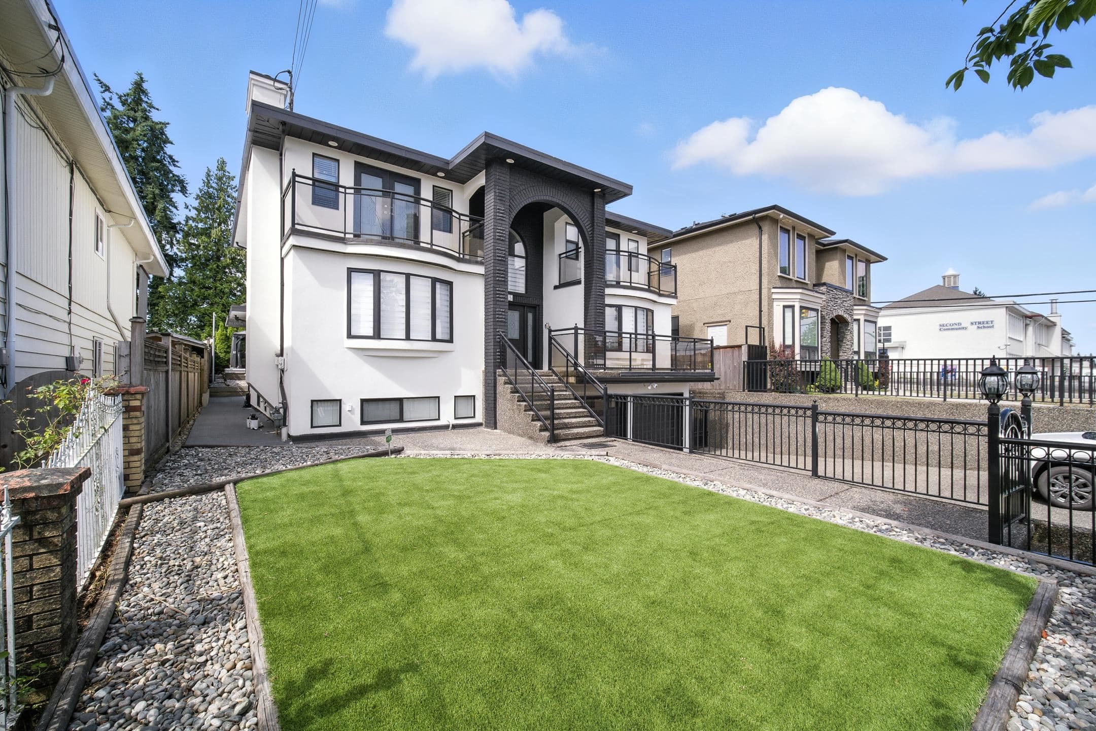 7563 1st Street, Burnaby, V3N 3T3 — photo 2