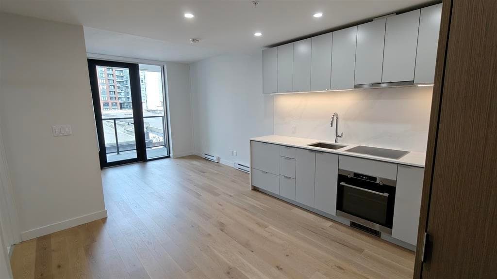 602 - 239 Keefer Street, Vancouver, V6A 1X6 — photo 1
