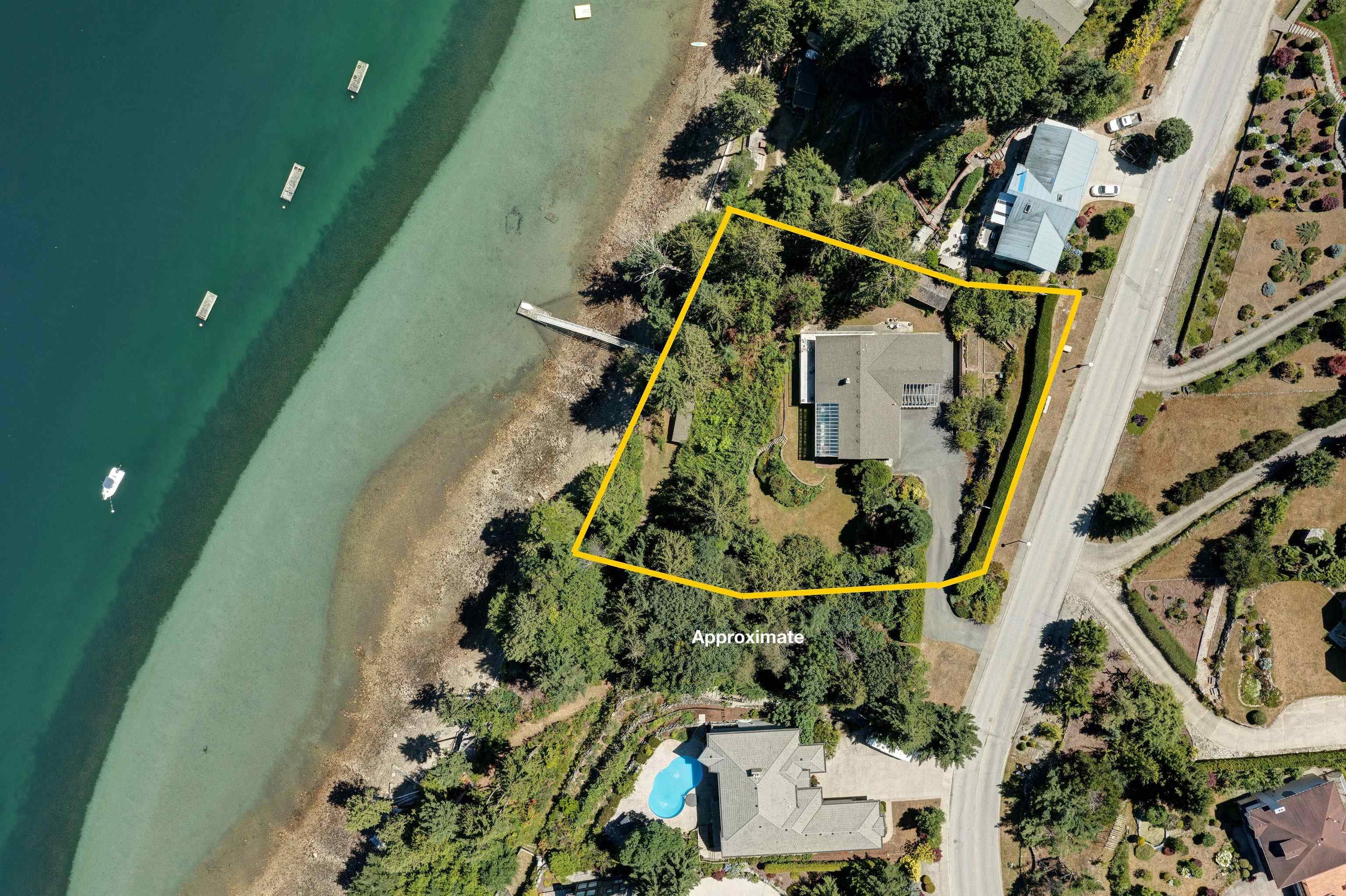 6448 N Gale Avenue, Sechelt