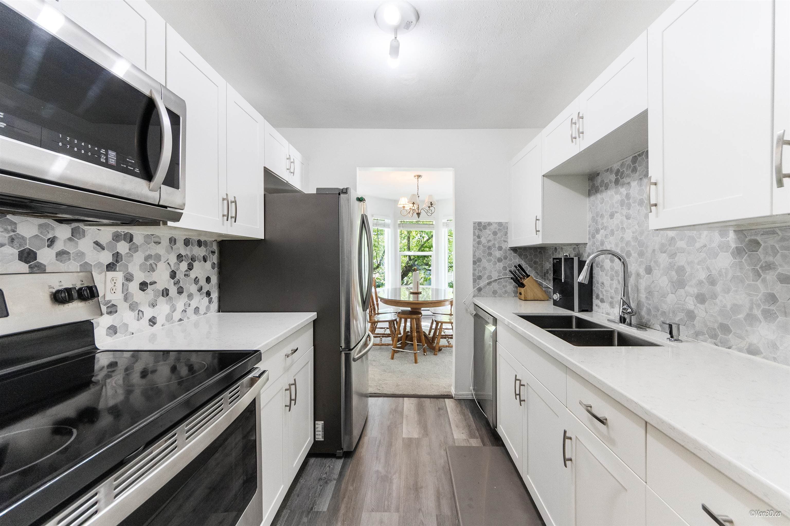 203 - 9946 151 Street, Surrey, V3R 0V5 — photo 2
