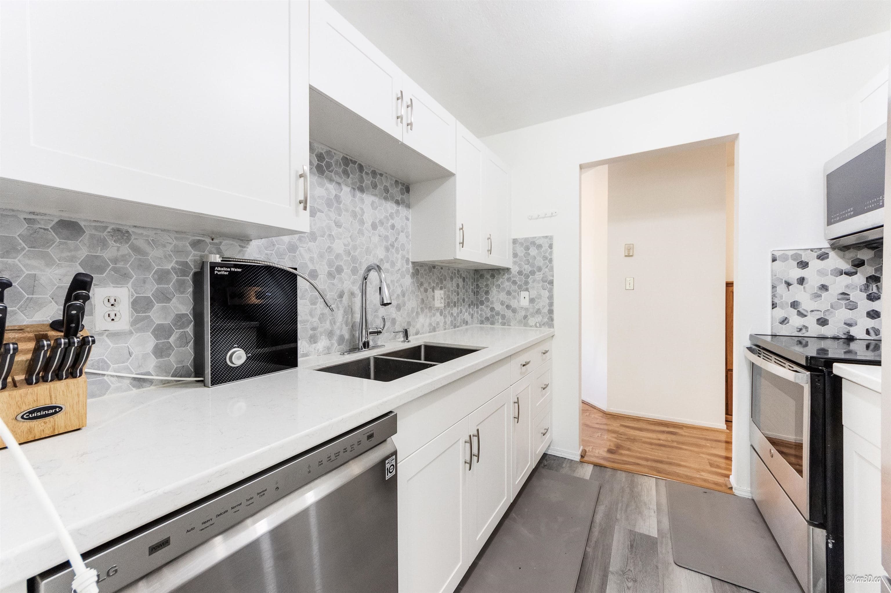 203 - 9946 151 Street, Surrey