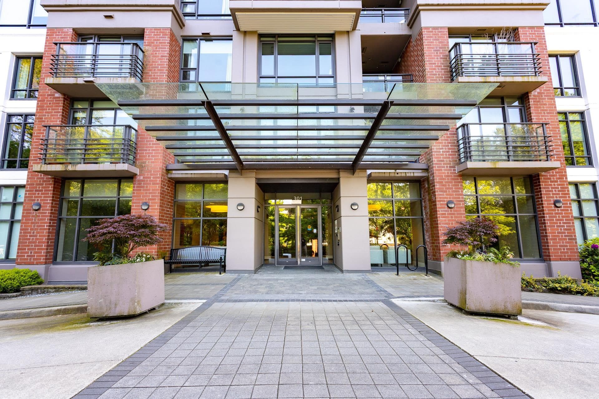 907 - 301 Capilano Road, Port Moody, V3H 0G6 — photo 1
