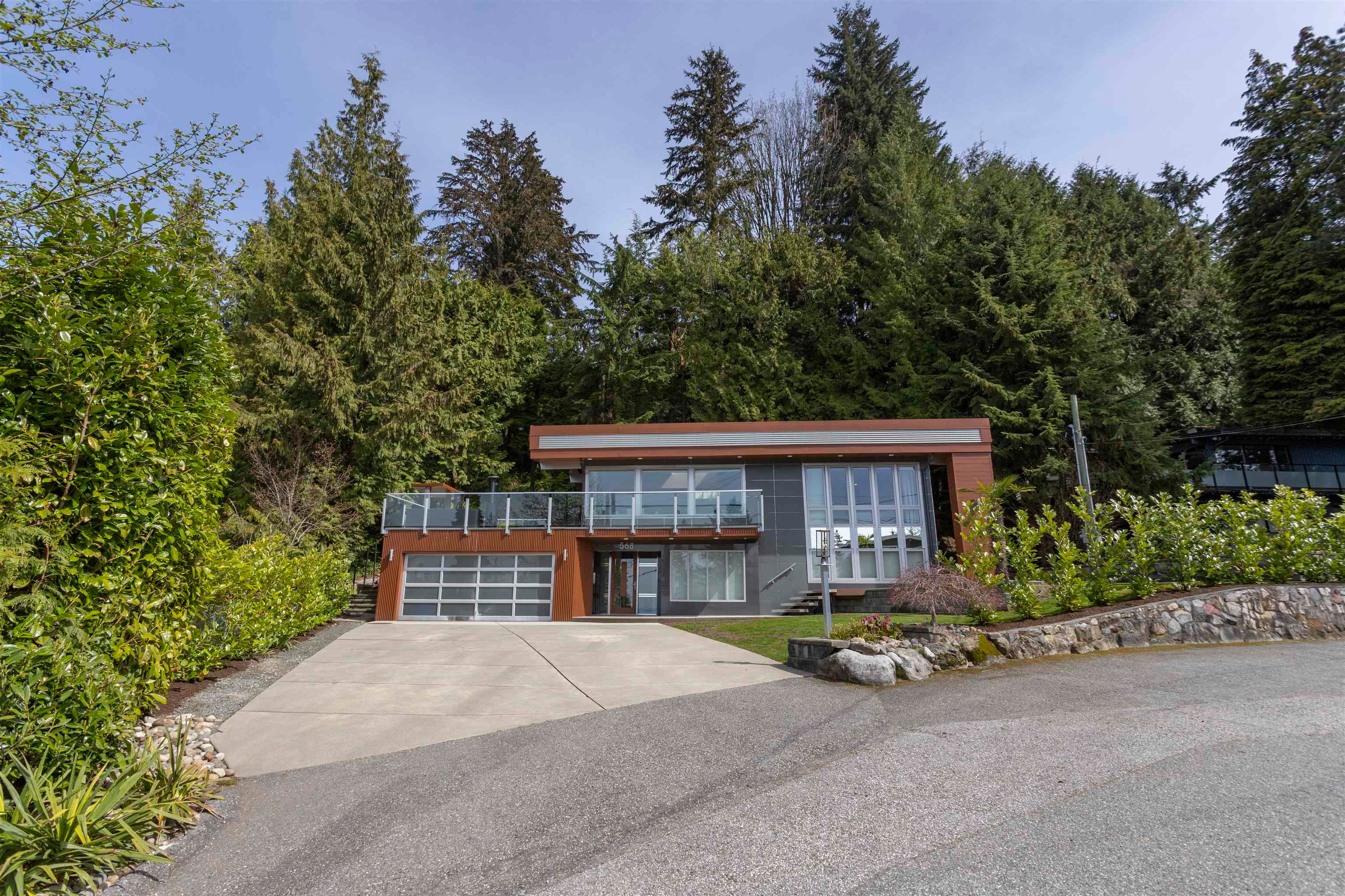 568 Palisade Drive, North Vancouver, V7R 2J1 — photo 2
