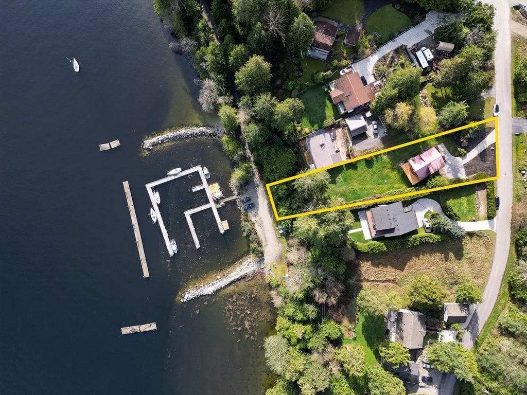 6176 South Gale Avenue, Sechelt
