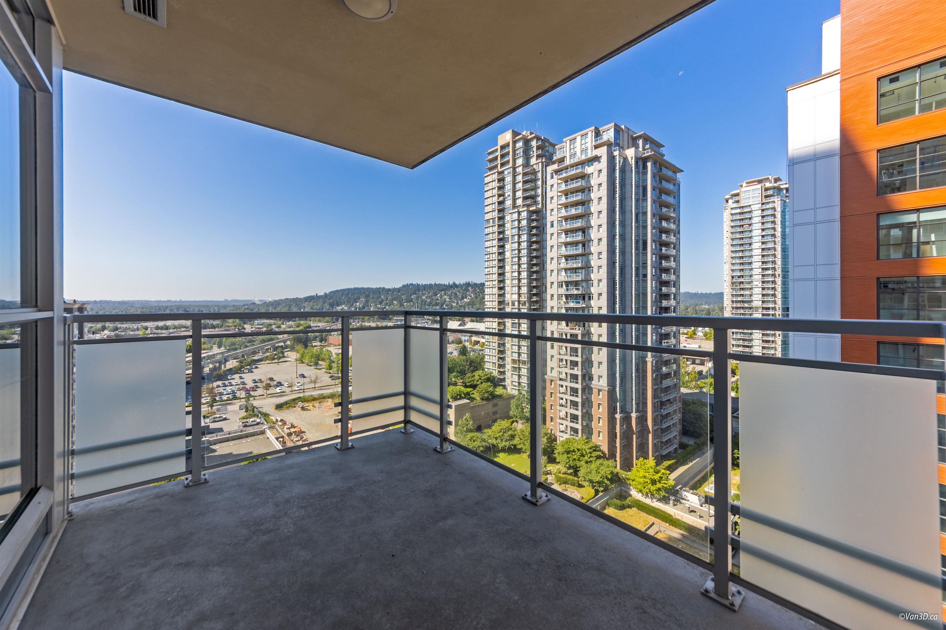 1709 - 3008 Glen Drive, Coquitlam, V3B 0J5 — photo 2