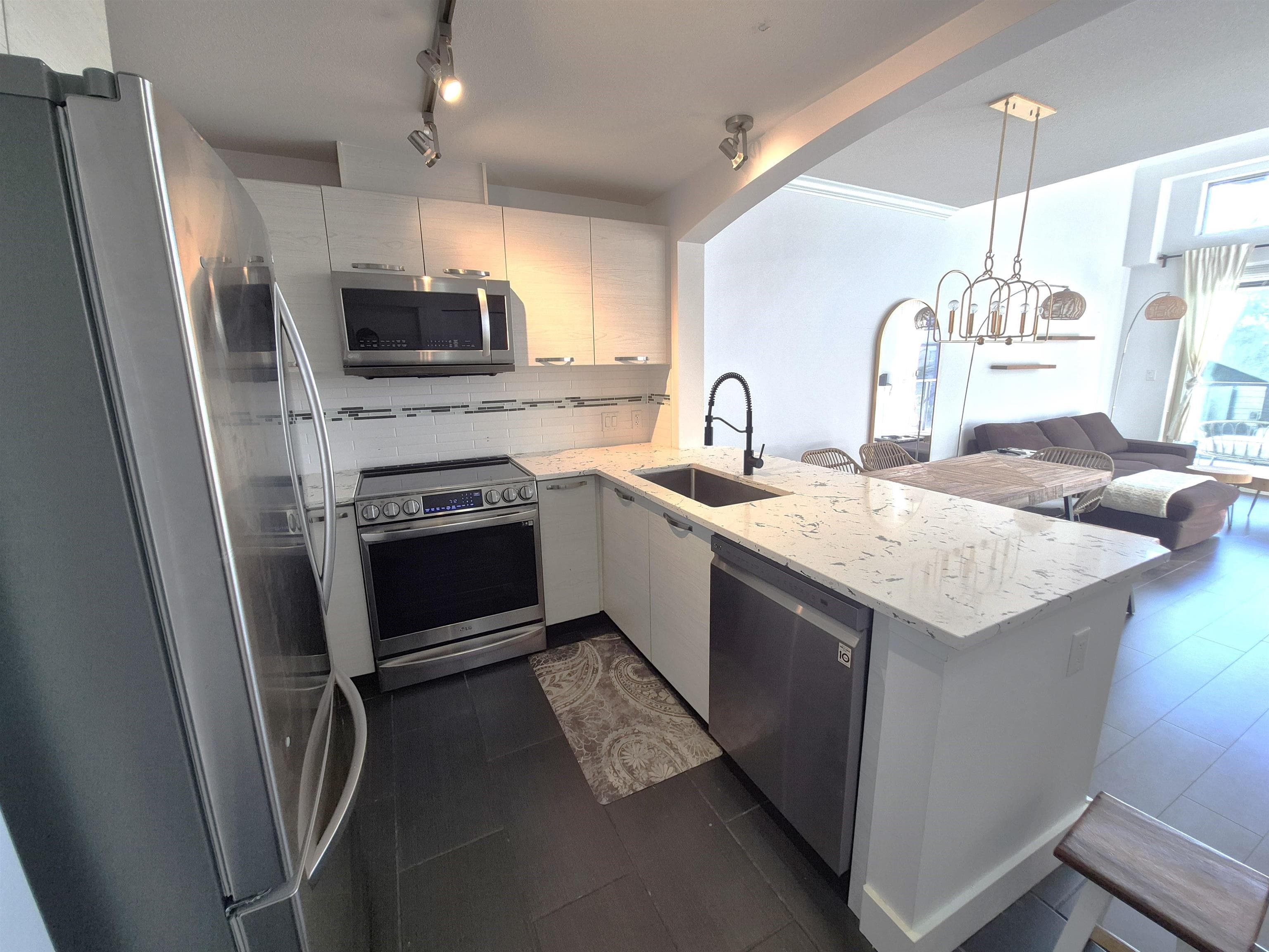 405 - 7478 Byrnepark Walk, Burnaby, V3N 0B5 — photo 2