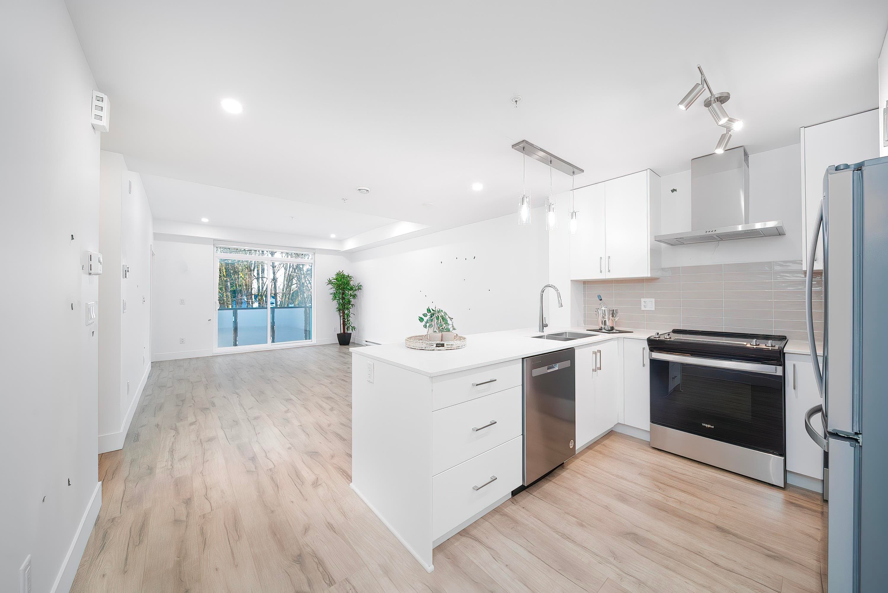 30 - 6328 King George Boulevard, Surrey