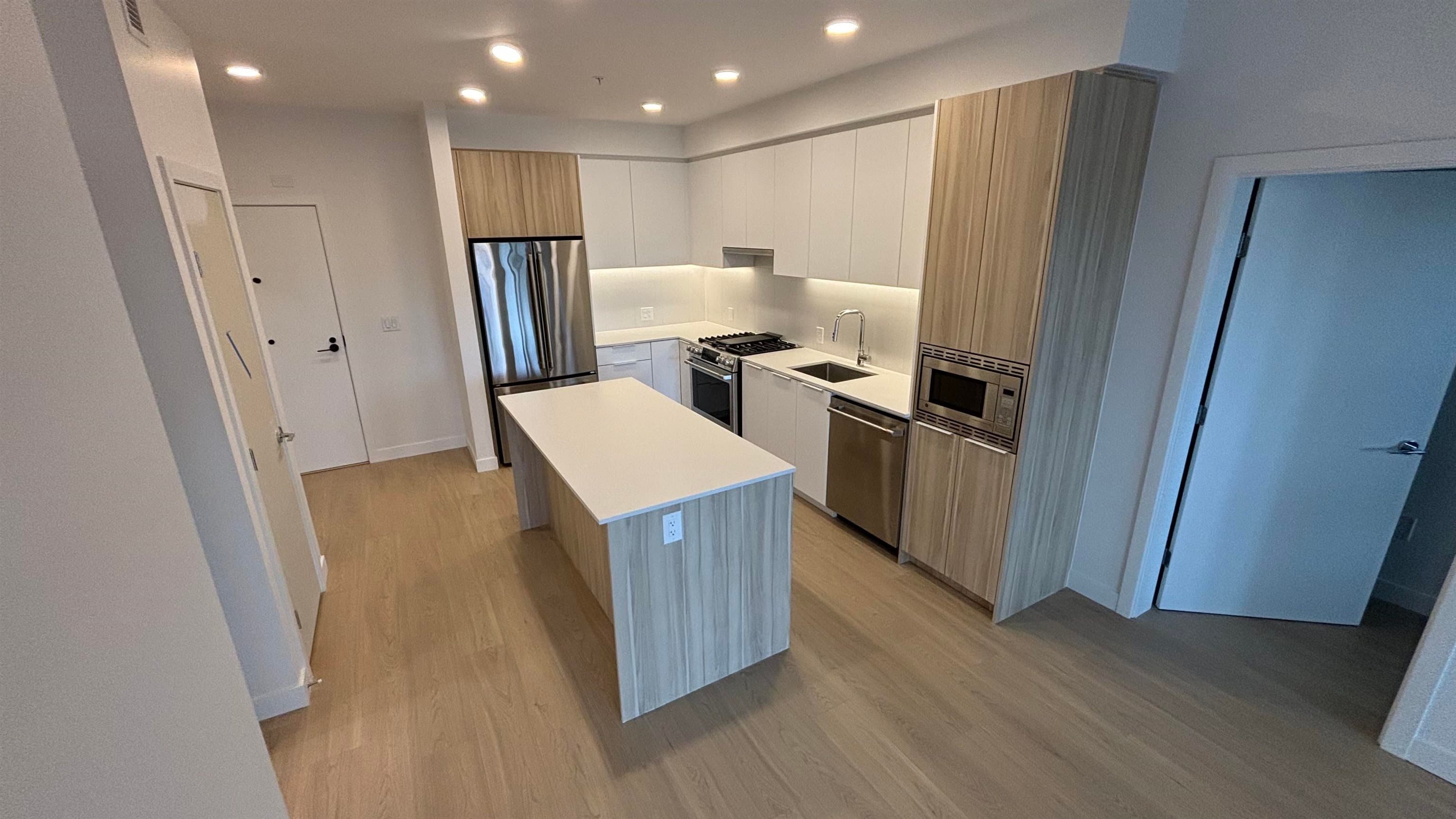 213 - 2450 Garden Drive, Vancouver, V5N 1W8 — photo 2