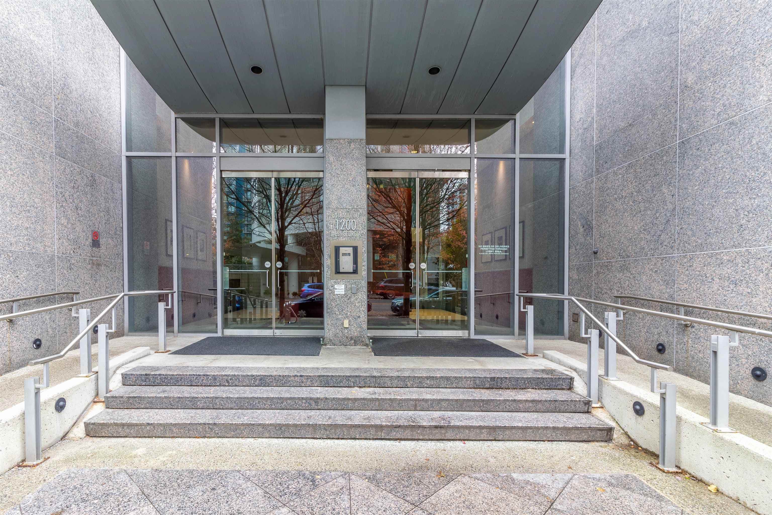 1203 - 1200 Georgia Street, Vancouver, V6E 4R2 — photo 4