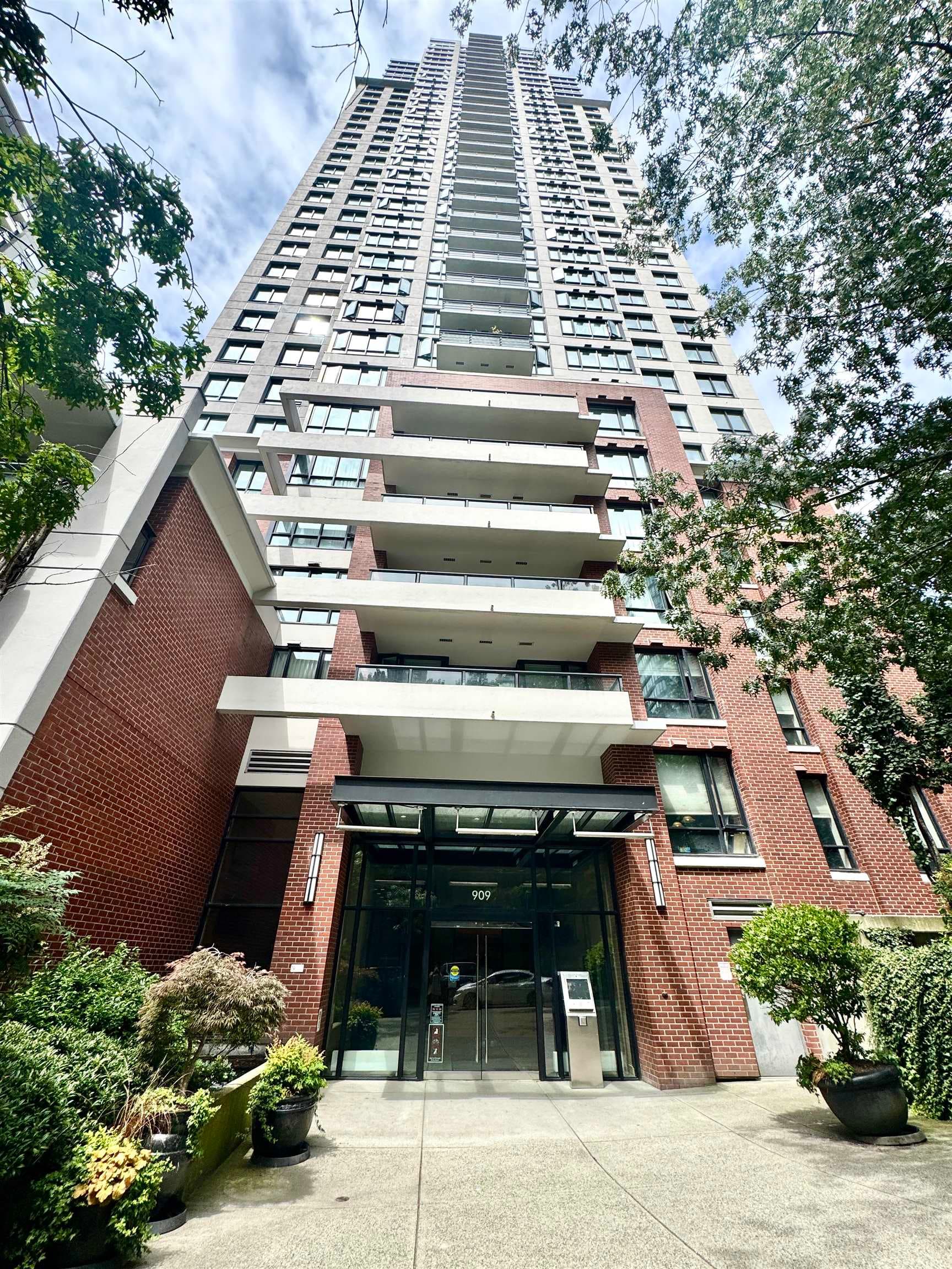 1404 - 909 Mainland Street, Vancouver, V6B 1S3 — photo 3