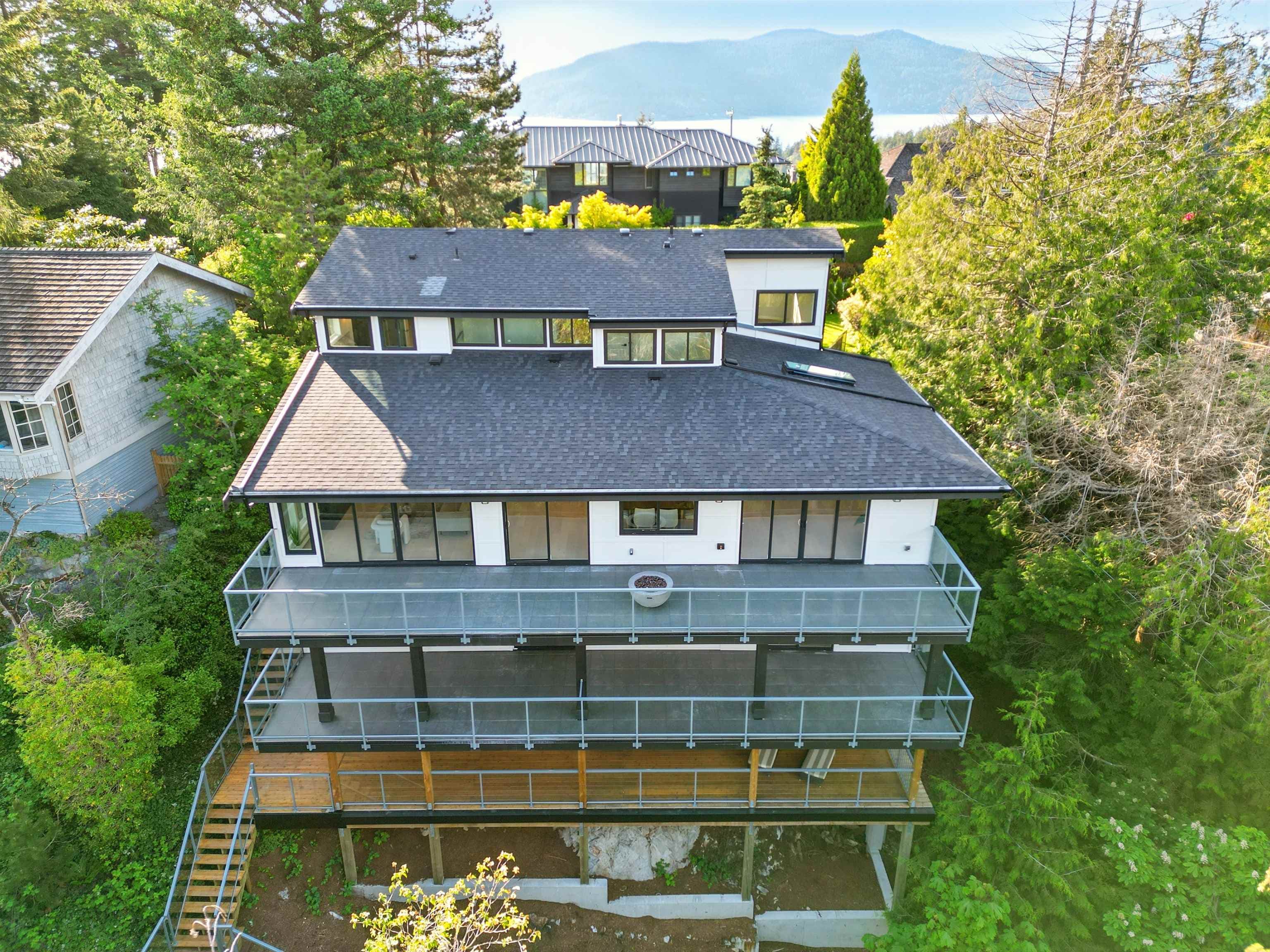 6230 Summit Avenue, West Vancouver, V7W 1Y2 — photo 1