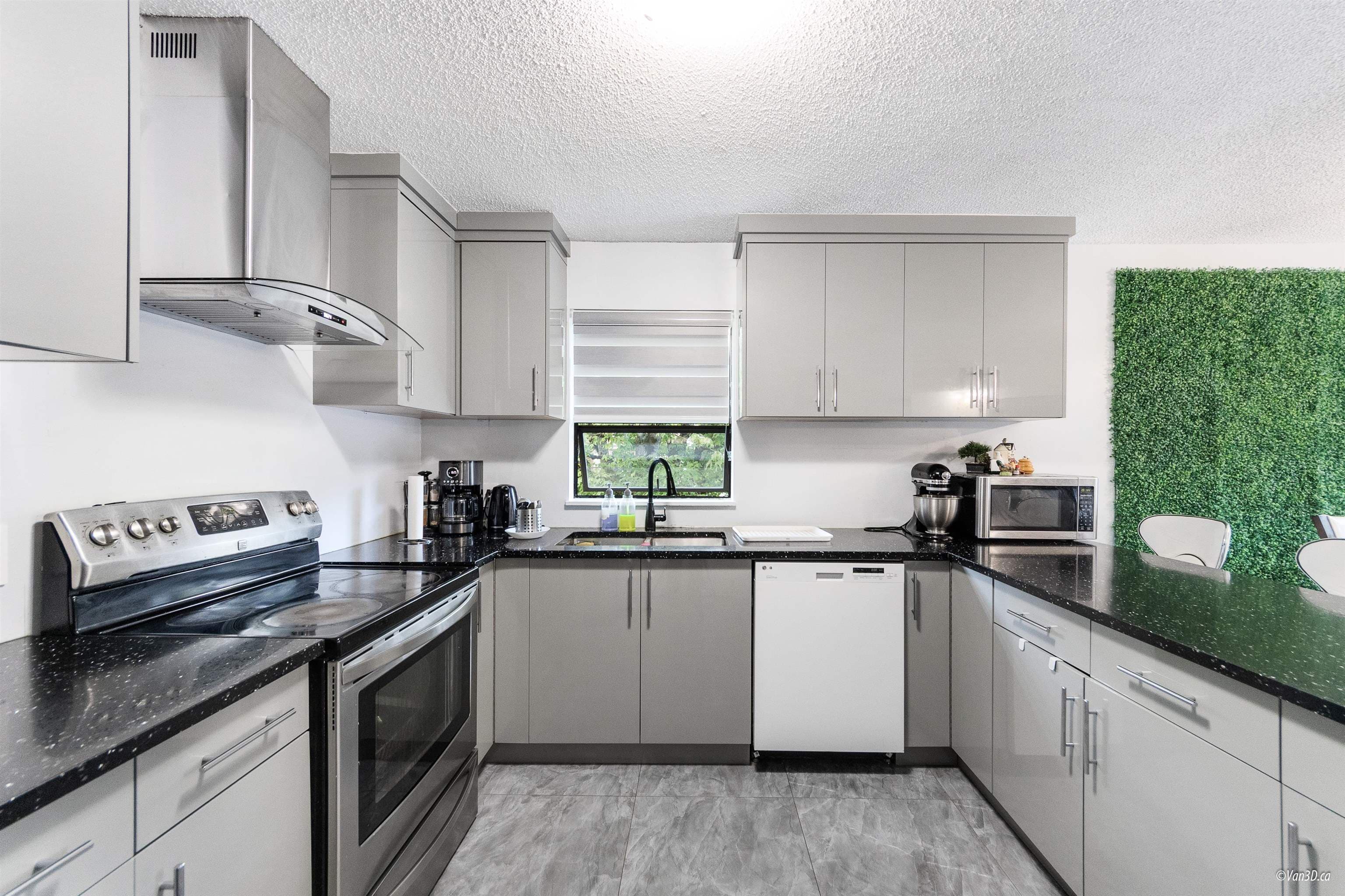 203 - 7131 133a Street, Surrey, V2W 8A1 — photo 2
