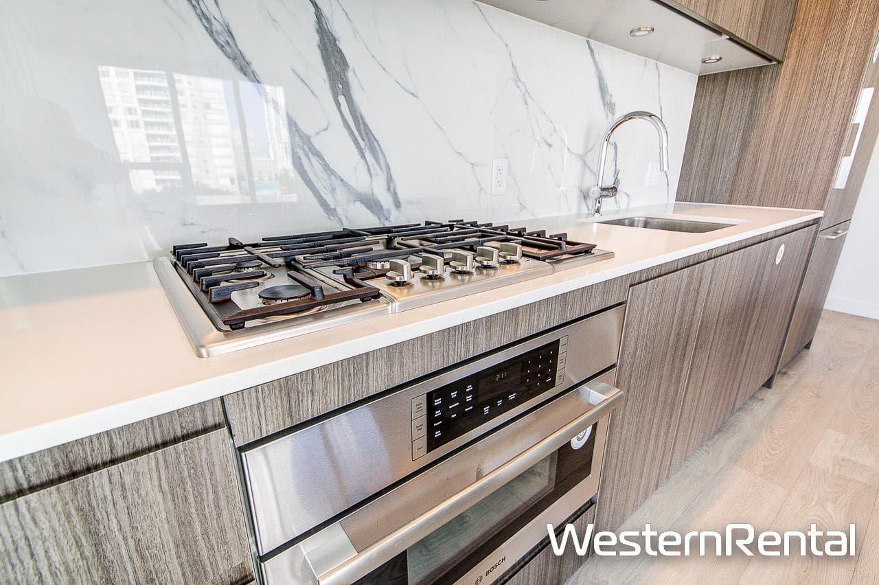 7XX - 6463 Silver Avenue, Burnaby, V5H 0K4 — photo 2