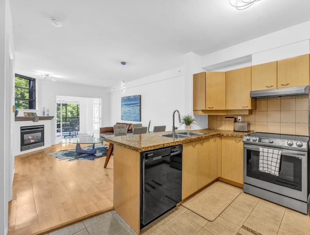 209 - 2228 Marstrand Avenue, Vancouver, V6K 4T1 — photo 1