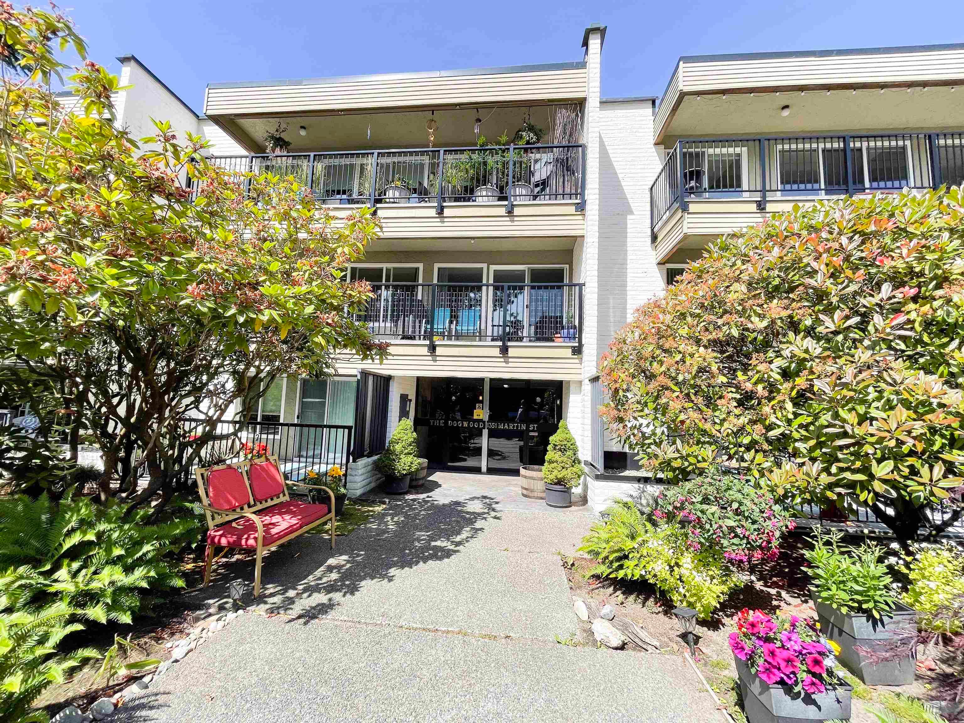 206 - 1351 Martin Street, White Rock, V4B 3W6 — photo 1
