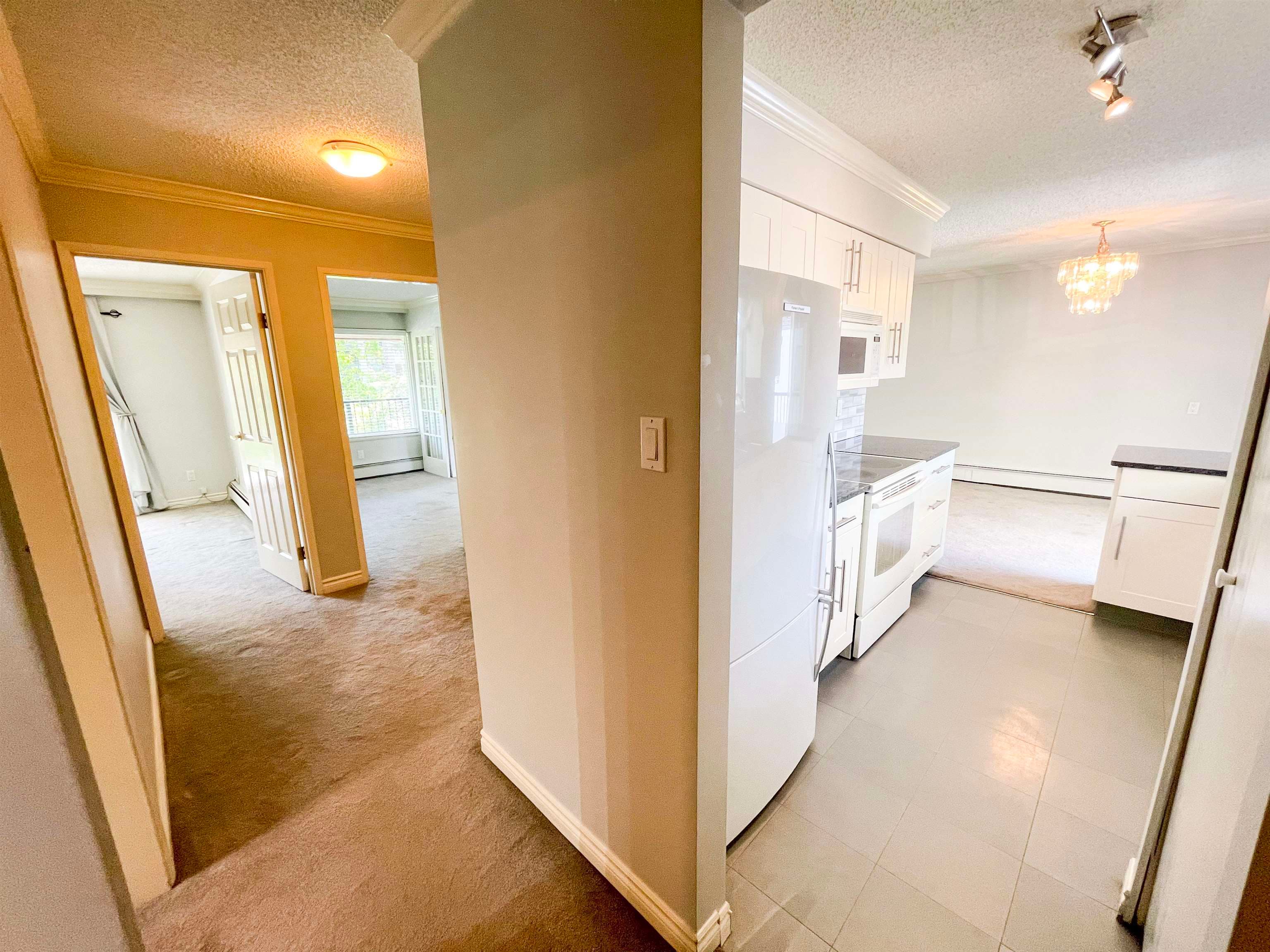 206 - 1351 Martin Street, White Rock, V4B 3W6 — photo 4