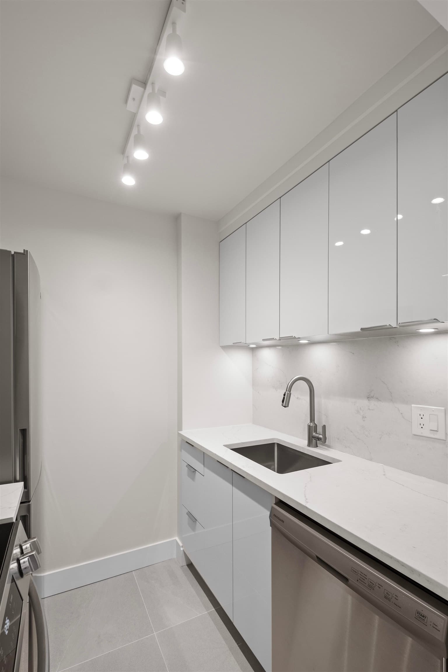403 - 2150 Bellevue Avenue, West Vancouver, V7V 1C3 — photo 5