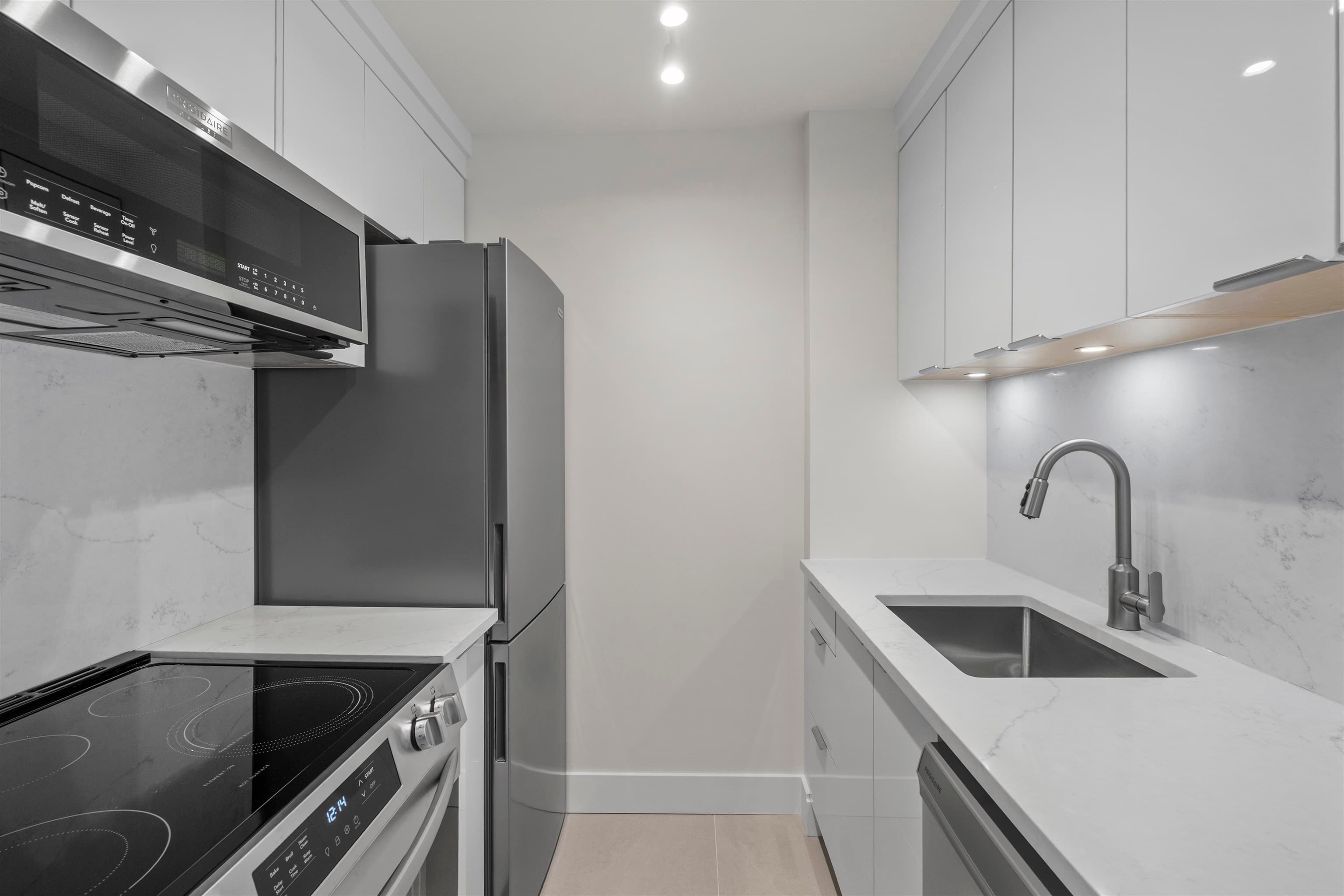 403 - 2150 Bellevue Avenue, West Vancouver, V7V 1C3 — photo 4
