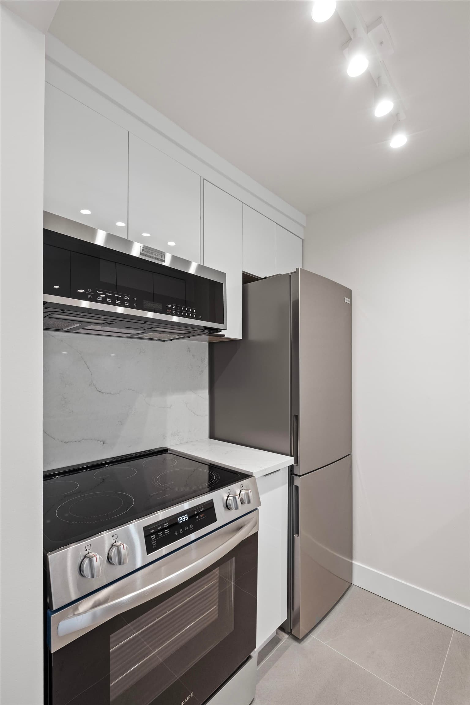 403 - 2150 Bellevue Avenue, West Vancouver, V7V 1C3 — photo 3
