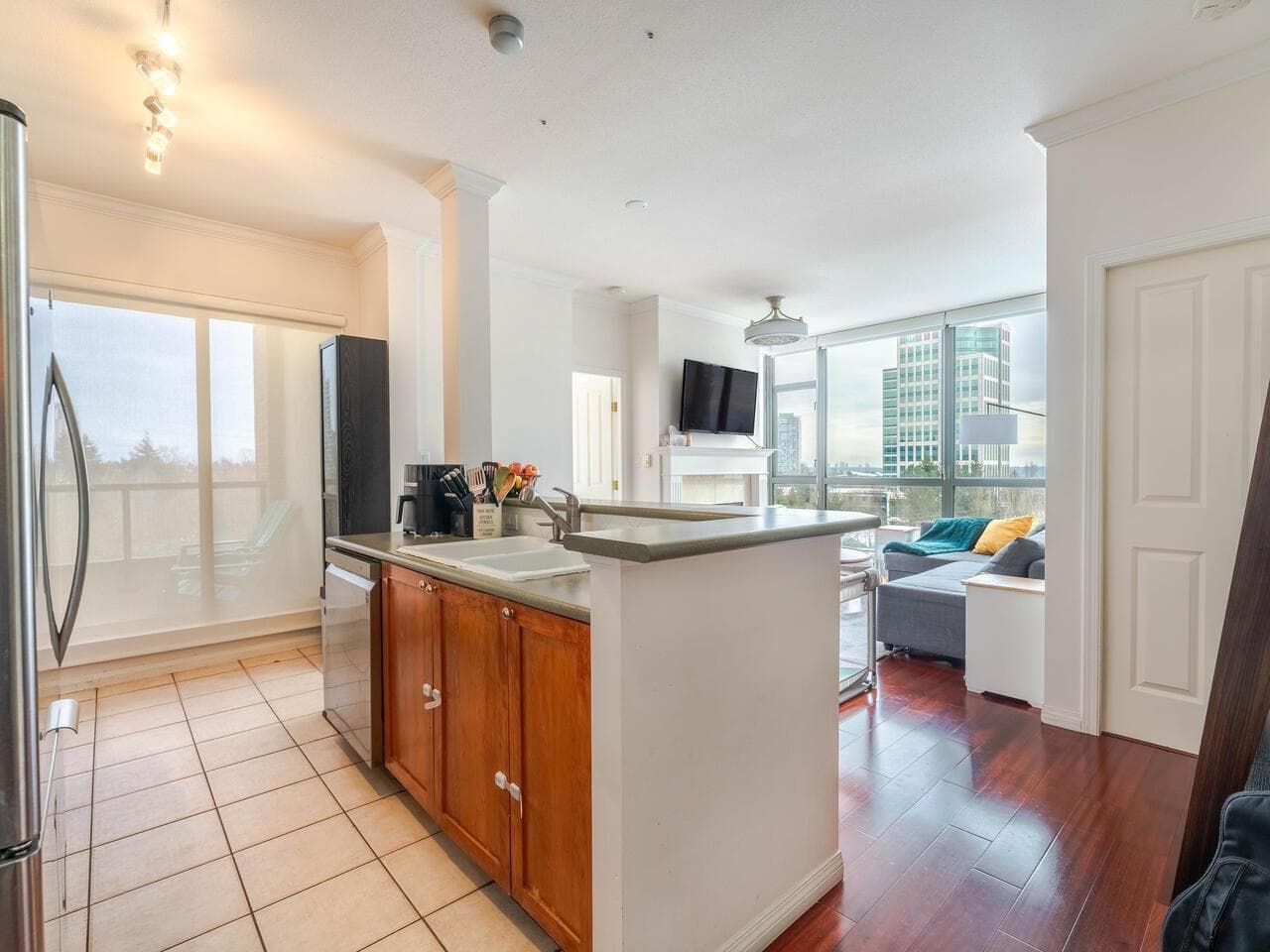 903 - 6837 Station Hill Drive, Burnaby, V3N 5B7 — photo 4