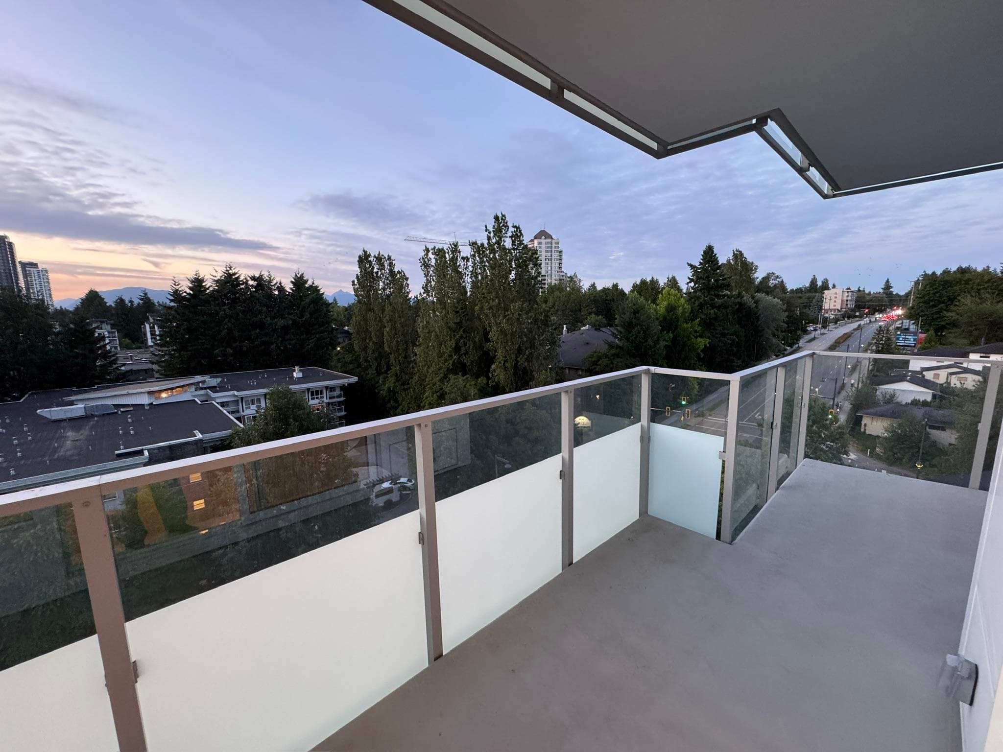 1002 - 13778 100 Avenue, Surrey, V3T 0V3 — photo 2