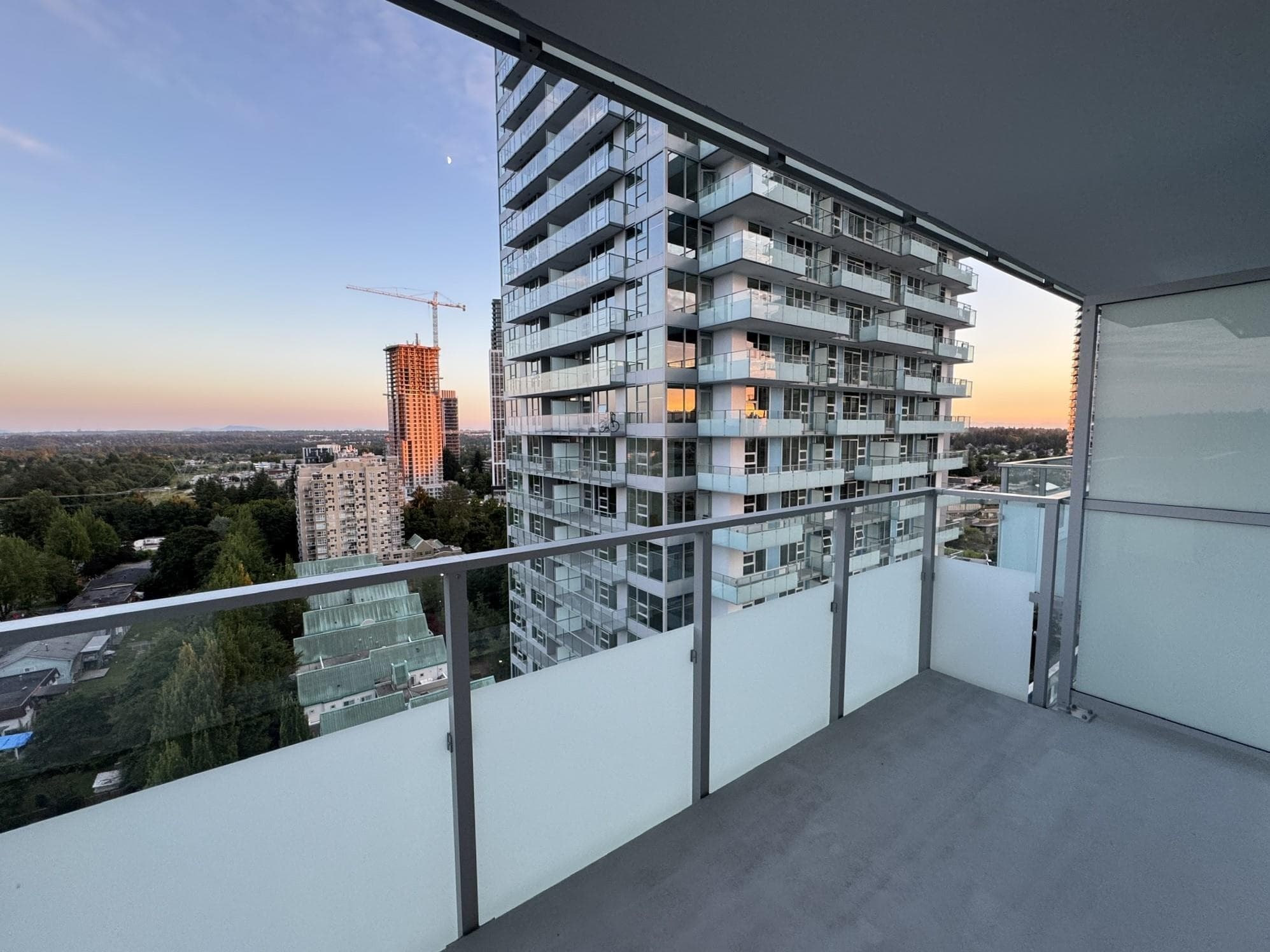 1904 - 13778 100 Avenue, Surrey, V3T 0V3 — photo 4