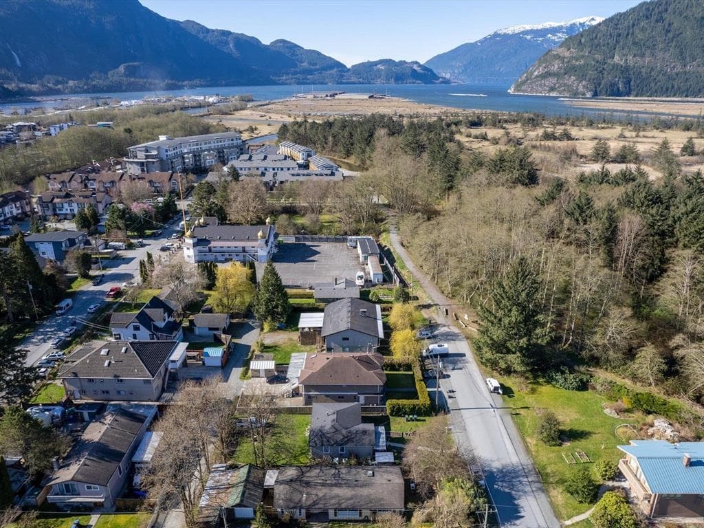 37986 Sixth Avenue, Squamish, V8B 0A4 — photo 3