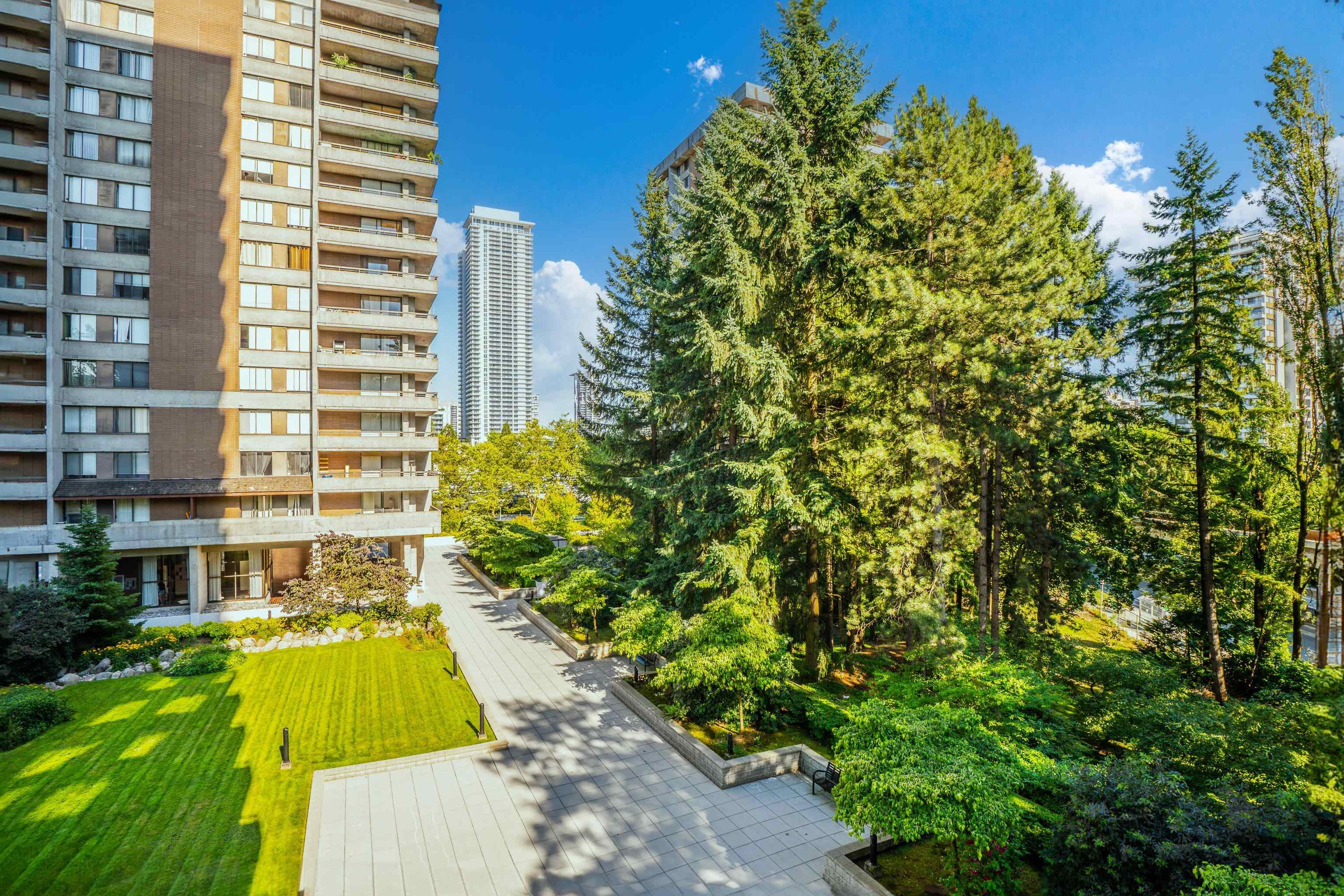 303 - 3737 Bartlett Court, Burnaby, V3J 7E3 — photo 2