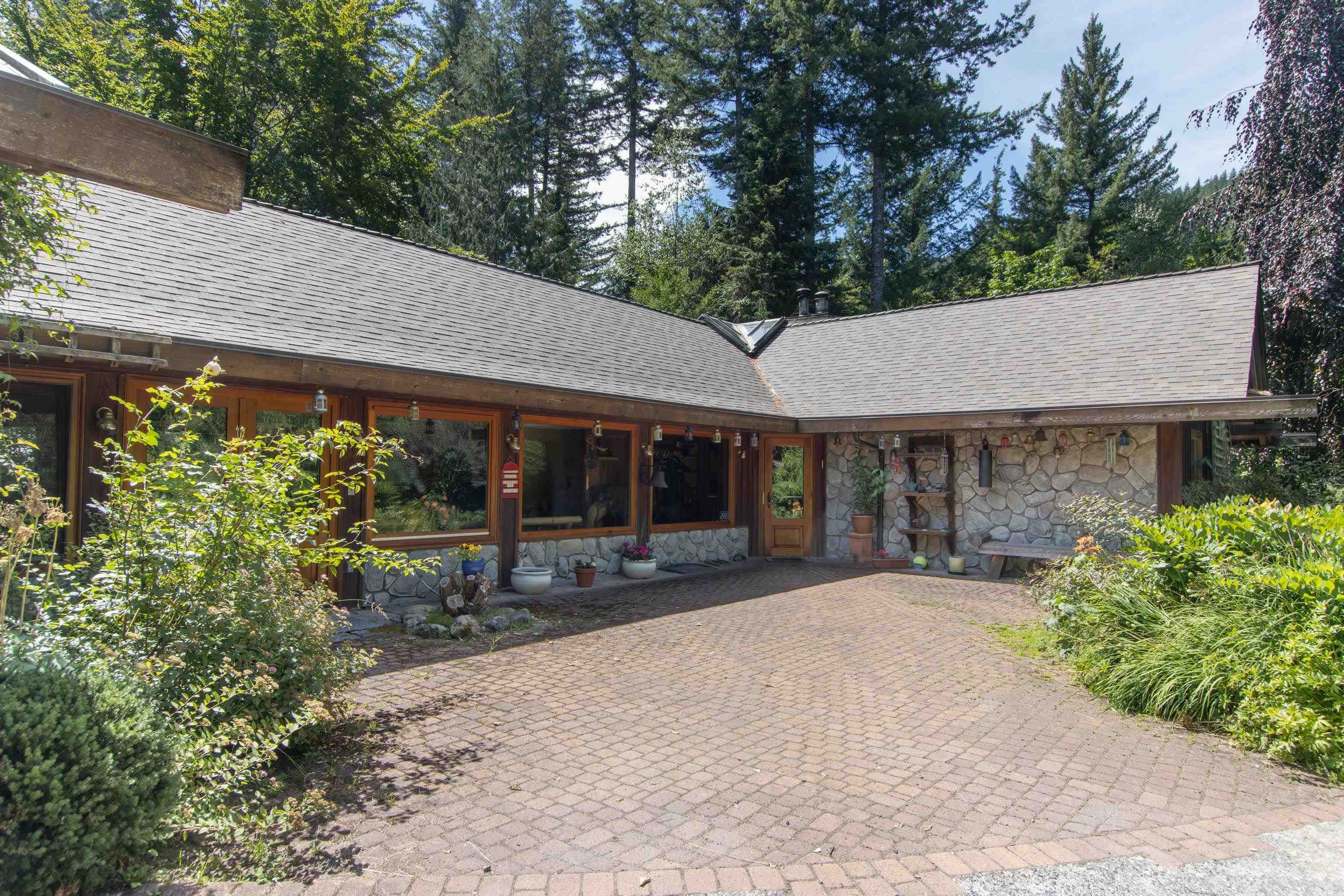5071 Paradise Valley Road, Squamish, V0N 1T0 — photo 2
