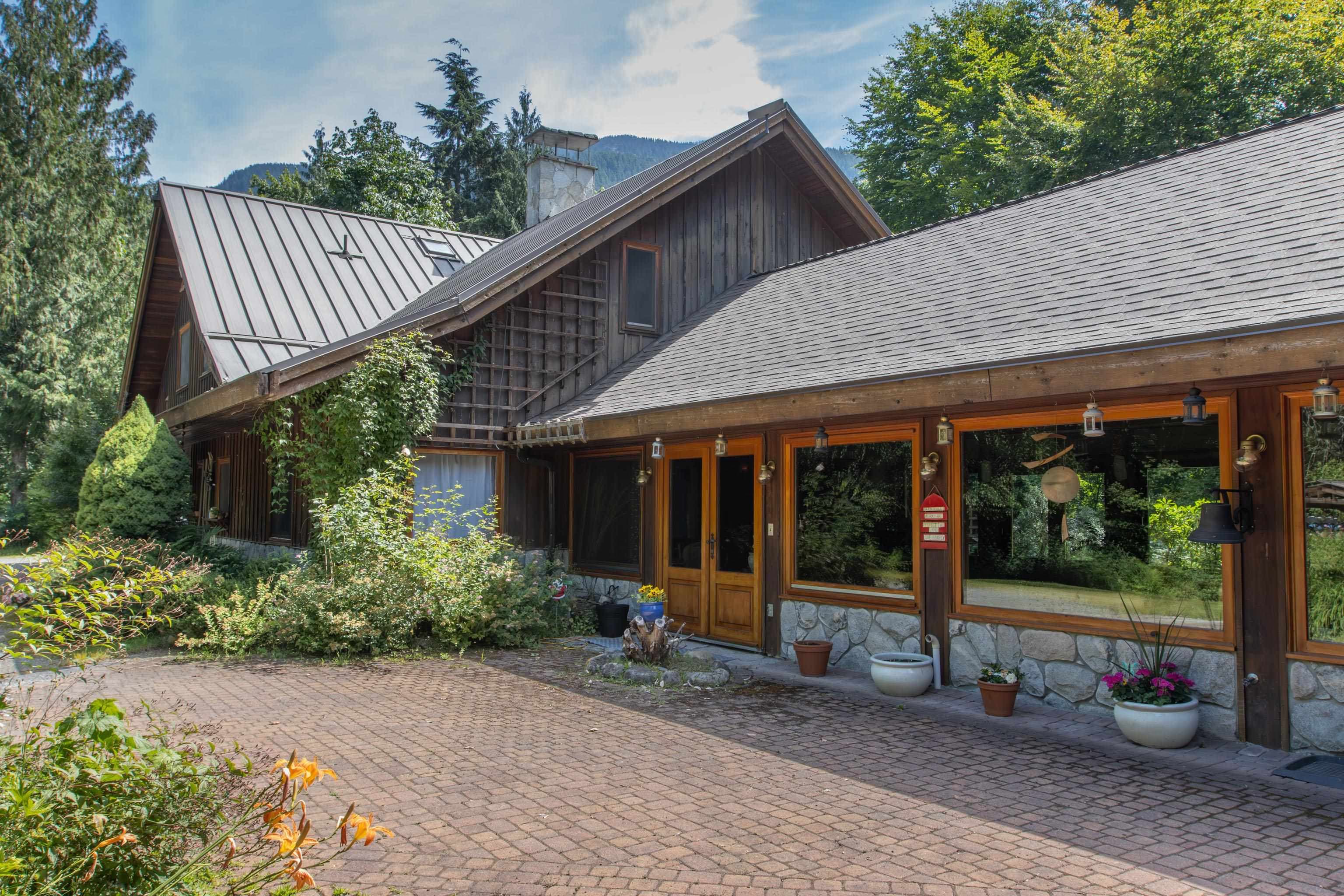 5071 Paradise Valley Road, Squamish — sold