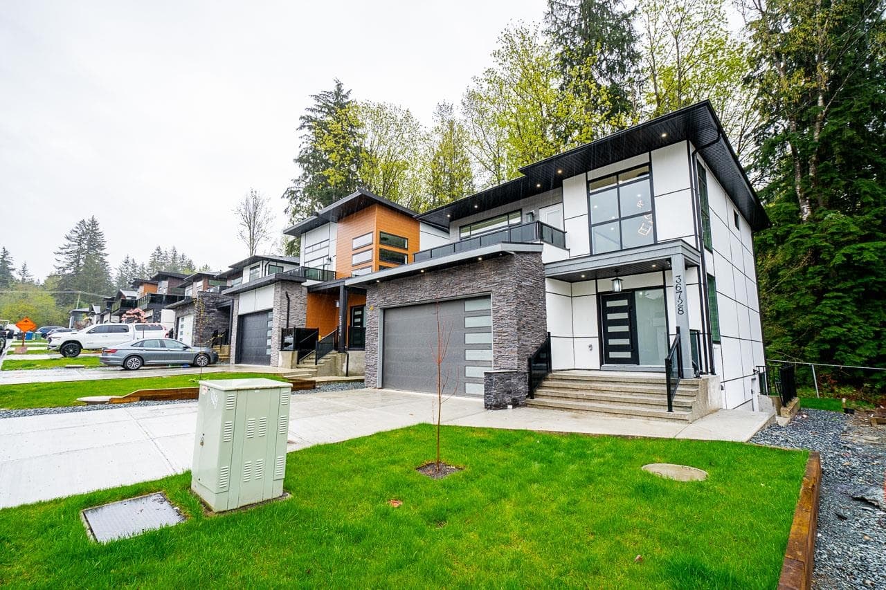 36728 Dianne Brook Avenue, Abbotsford, V3G 0H4 — photo 3
