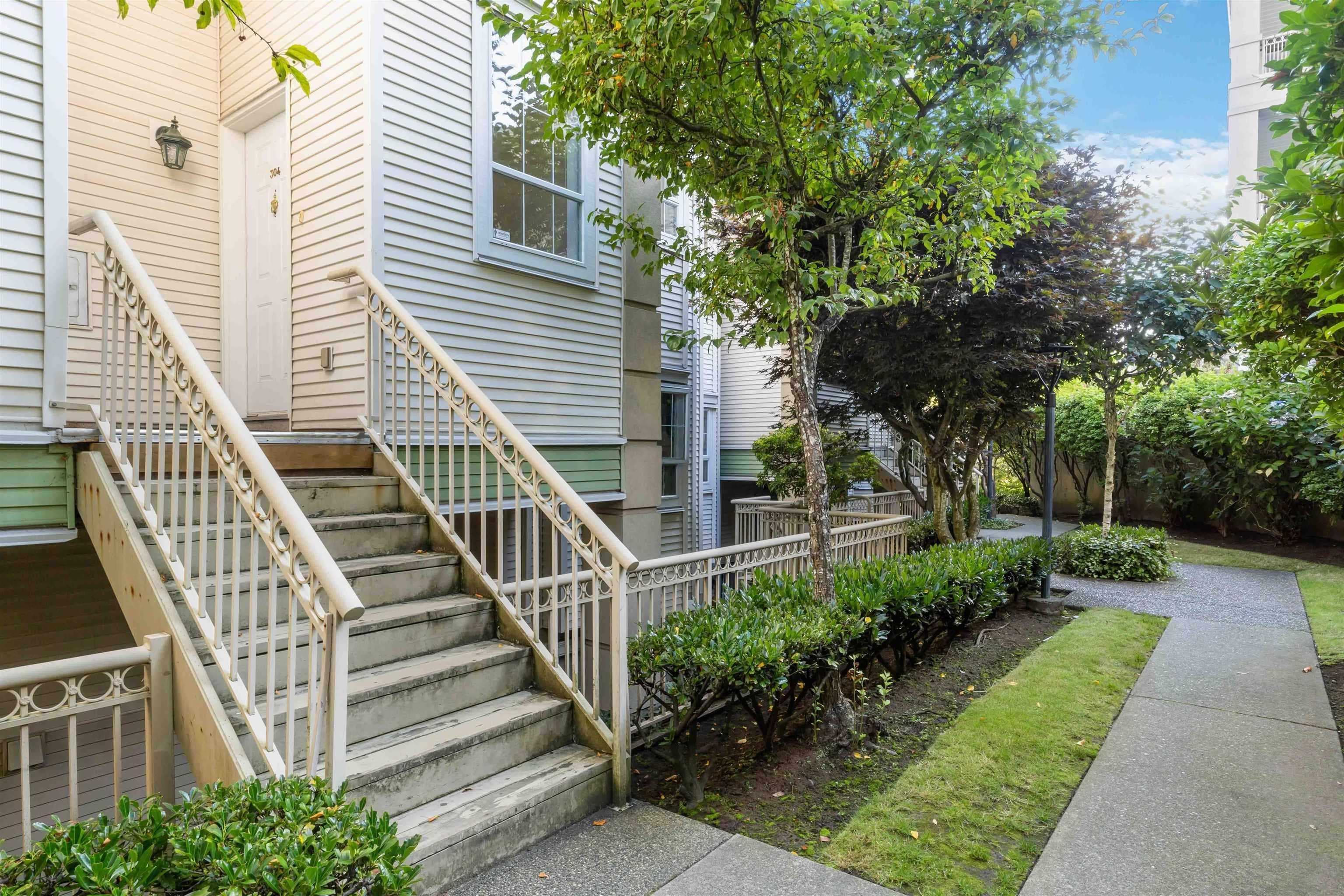 304 - 15258 105 Avenue, Surrey, V3R 0W8 — photo 2