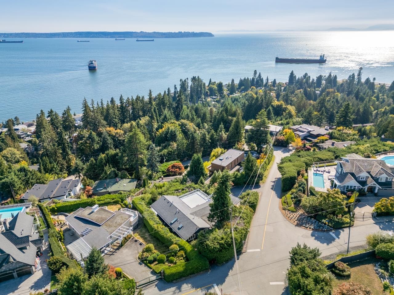 4111 Burkehill Road, West Vancouver, V7V 3L9 — photo 2