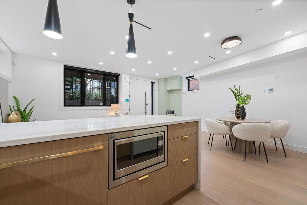 2 - 2282 E 8th Avenue, Vancouver