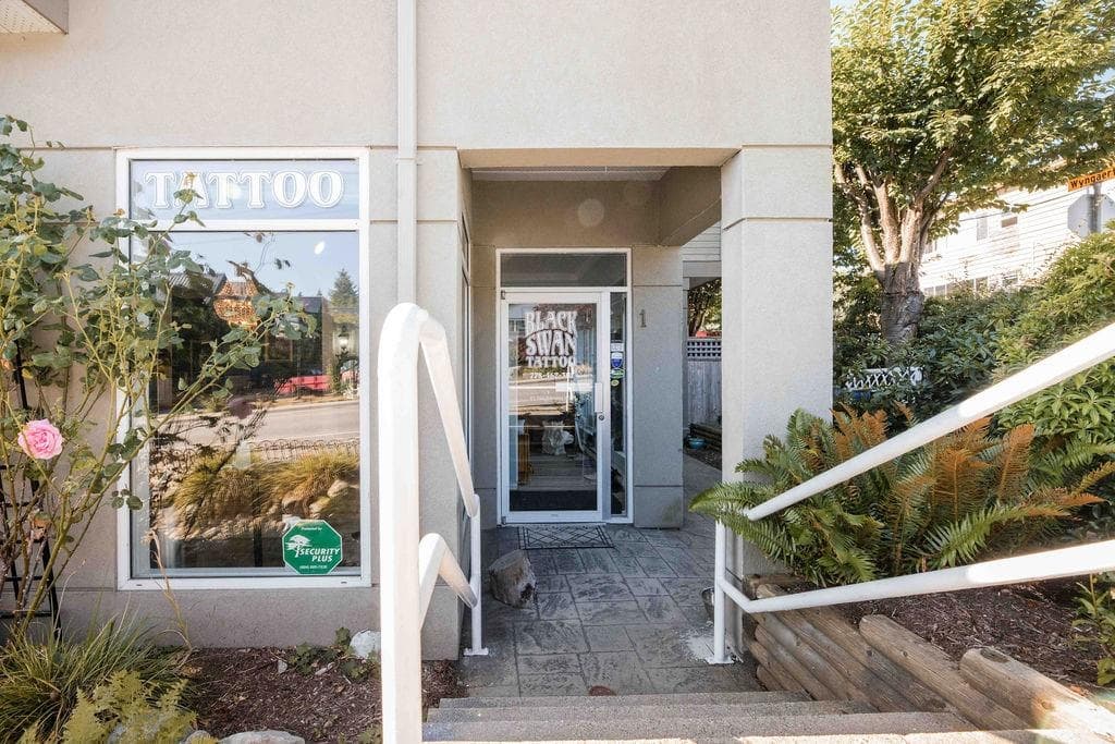 101 - 703 Gibsons Way, Gibsons, V0N 1V9 — photo 1