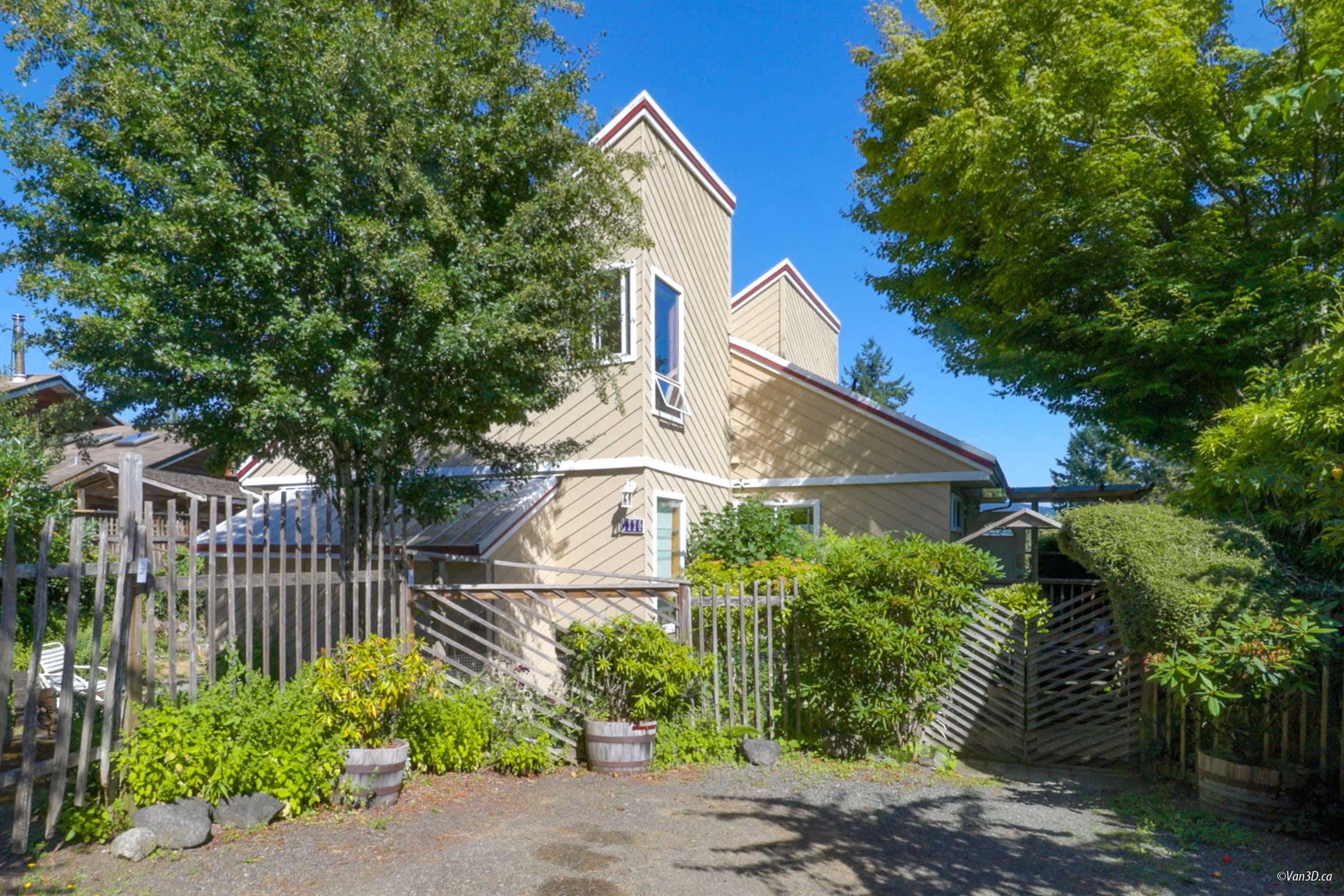 1115 Lenora Road, Bowen Island, V0N 1G1 — photo 2